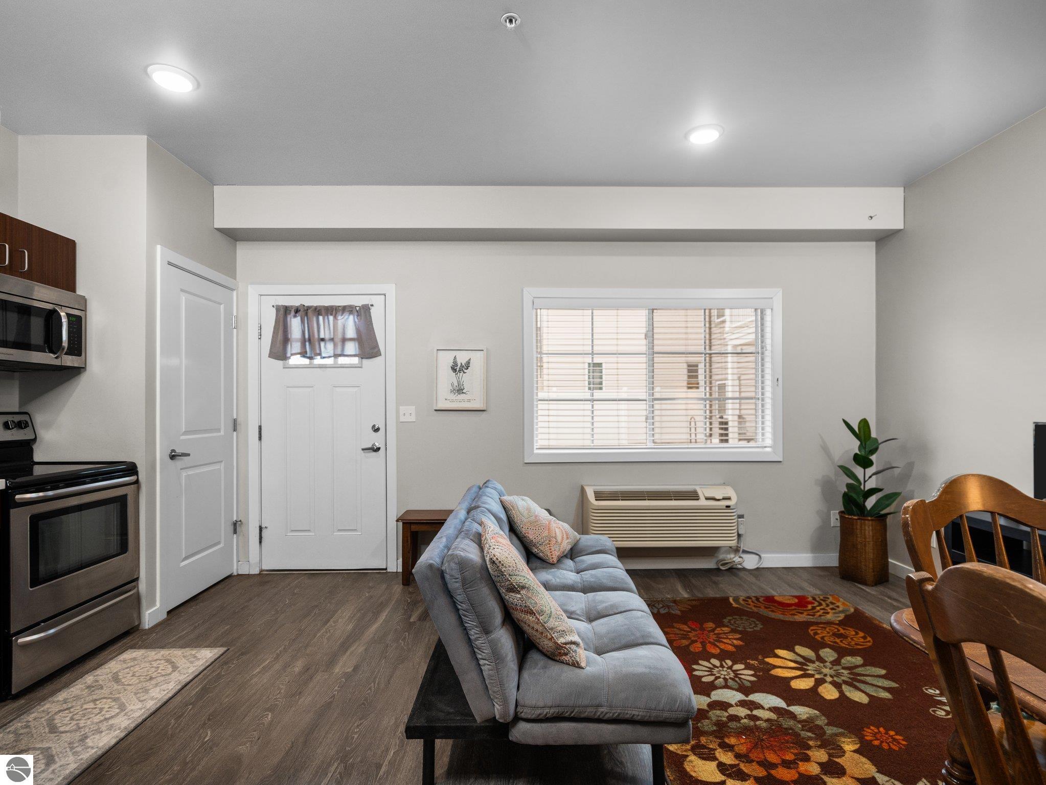 619 E Eighth Street # 4