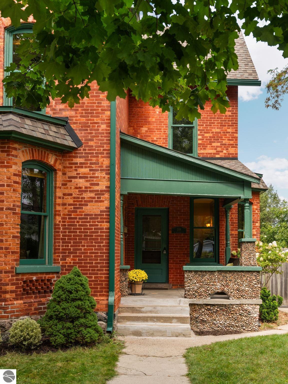 318 W Fifteenth Street