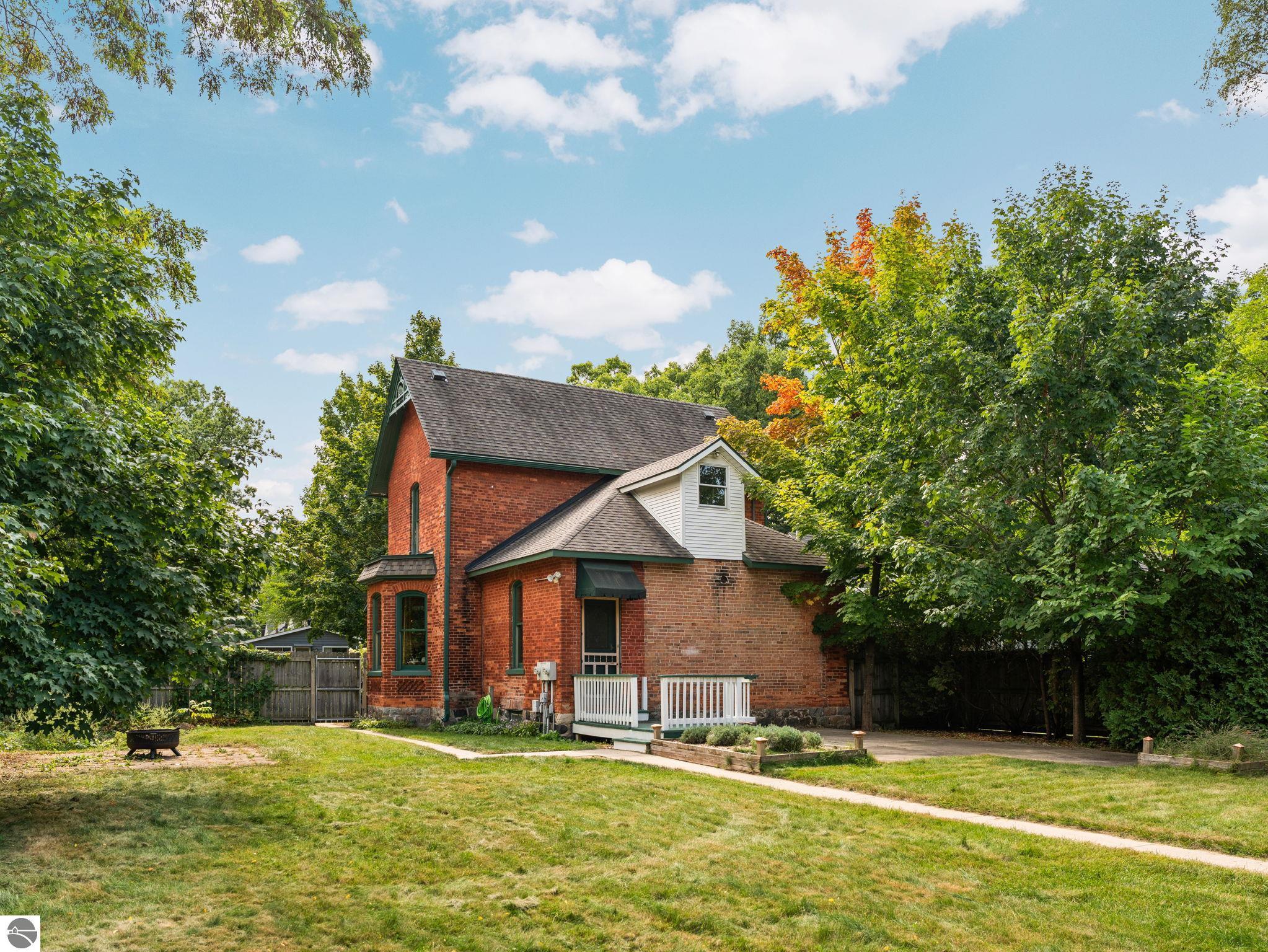318 W Fifteenth Street