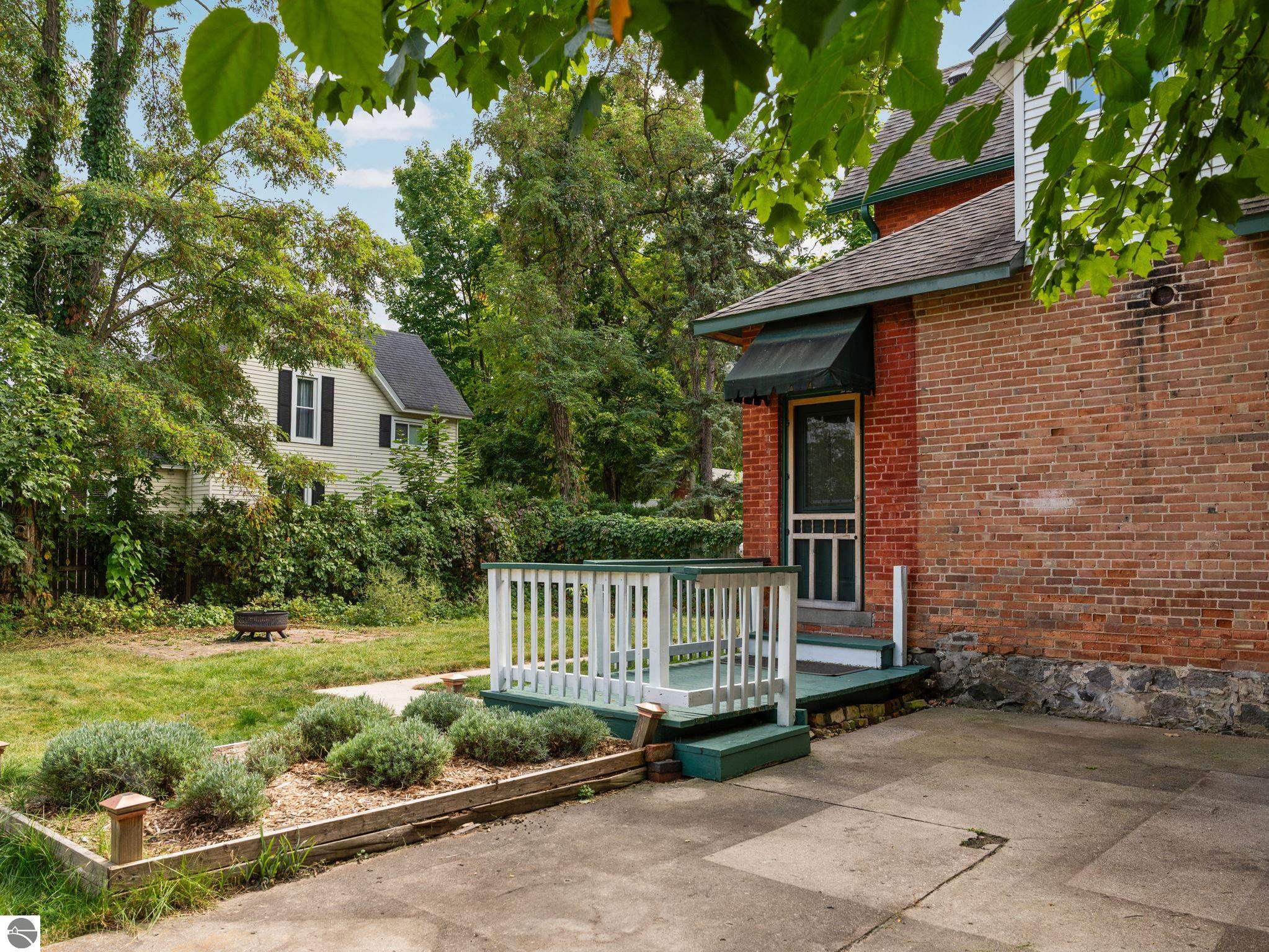 318 W Fifteenth Street