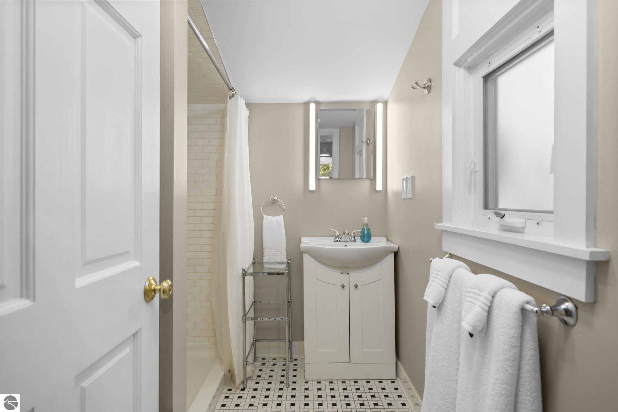 637,639,641 E Eighth Street, Traverse City