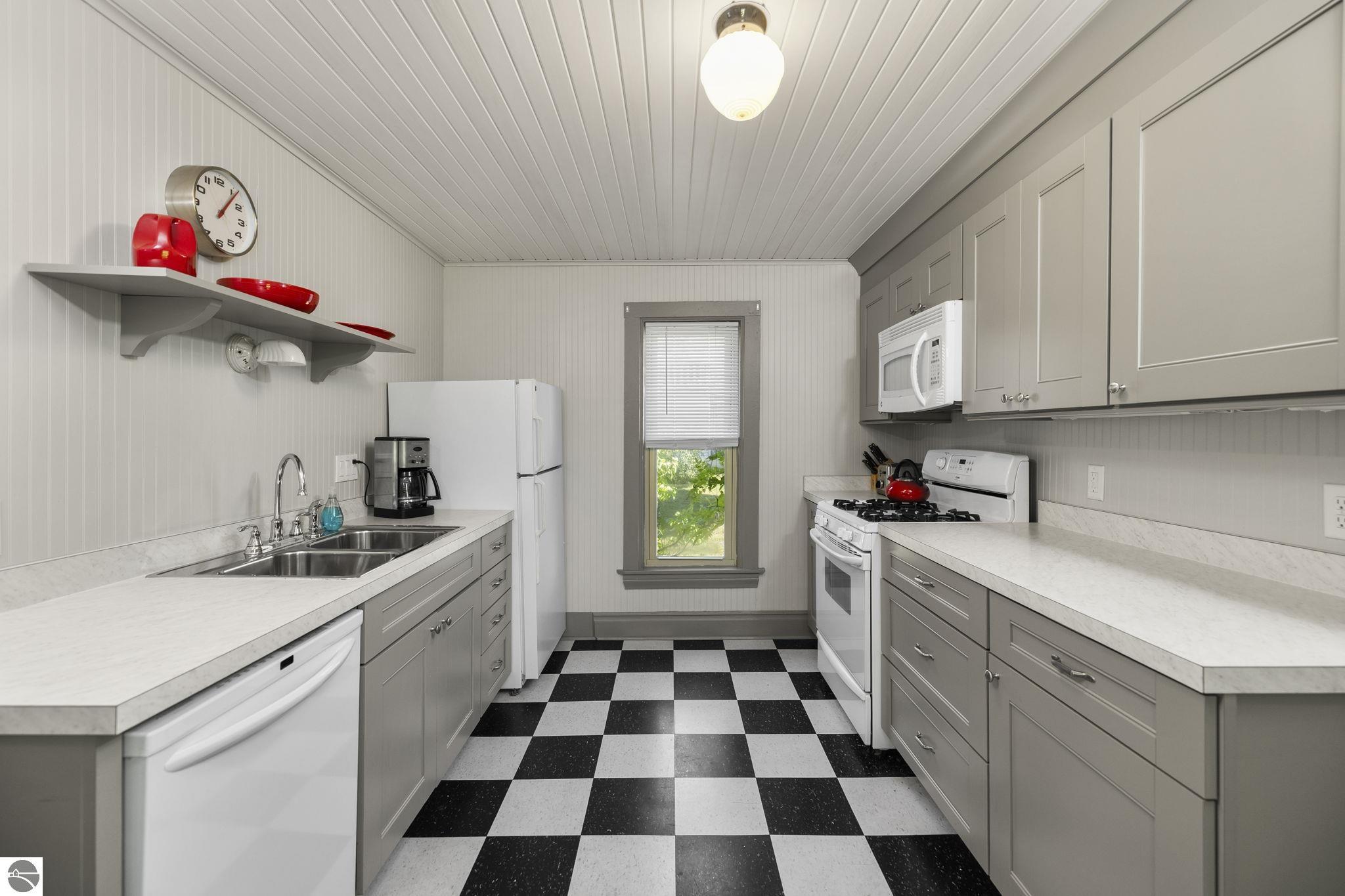 637,639,641 E Eighth Street, Traverse City