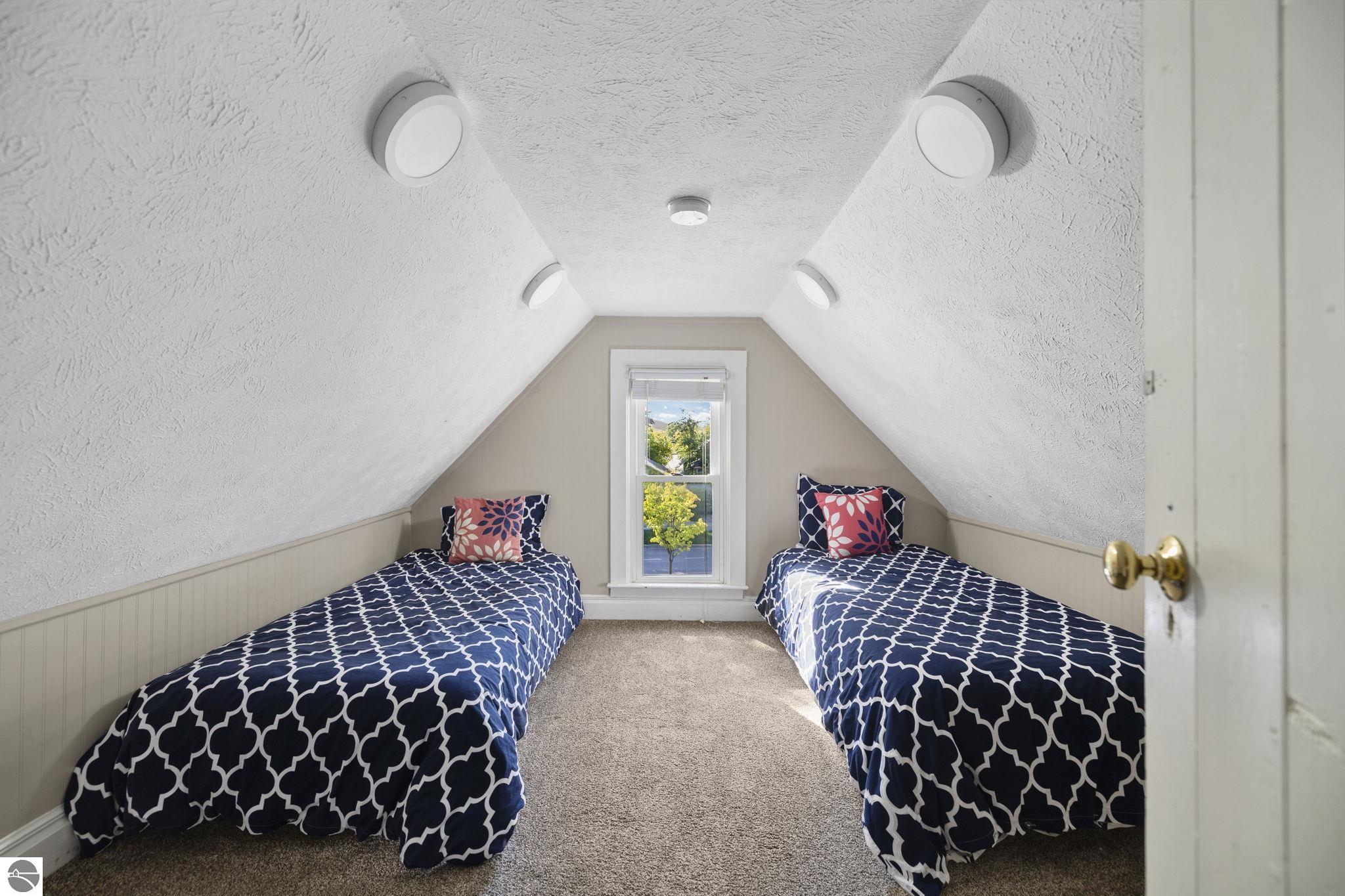 637,639,641 E Eighth Street, Traverse City