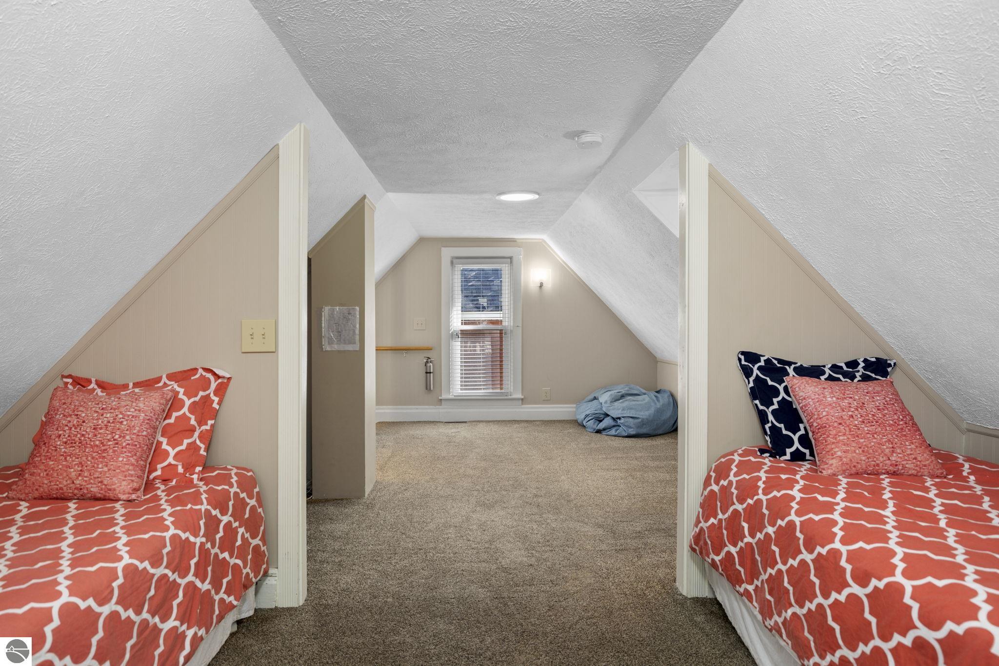 637,639,641 E Eighth Street, Traverse City