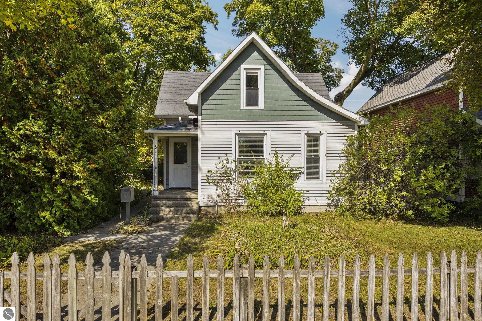 637,639,641 E Eighth Street, Traverse City