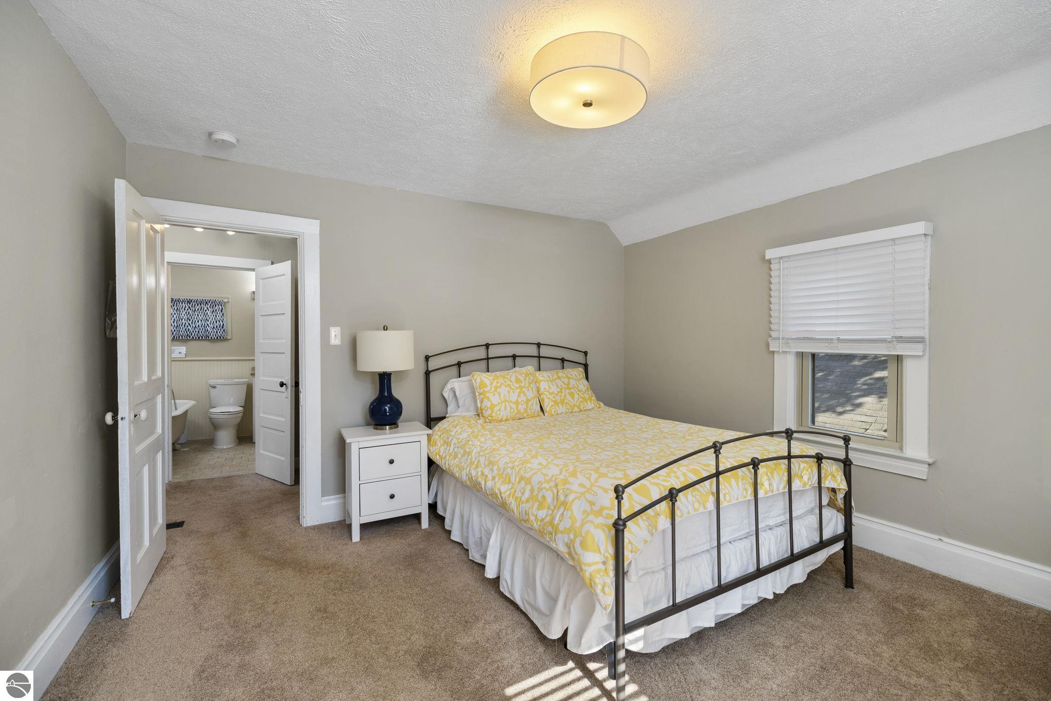 637,639,641 E Eighth Street, Traverse City