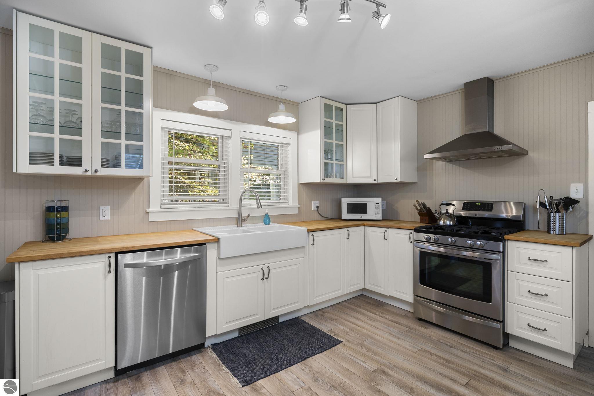 637,639,641 E Eighth Street, Traverse City