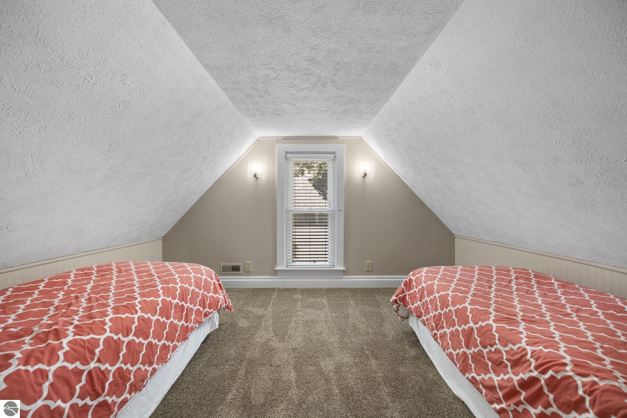 637,639,641 E Eighth Street, Traverse City