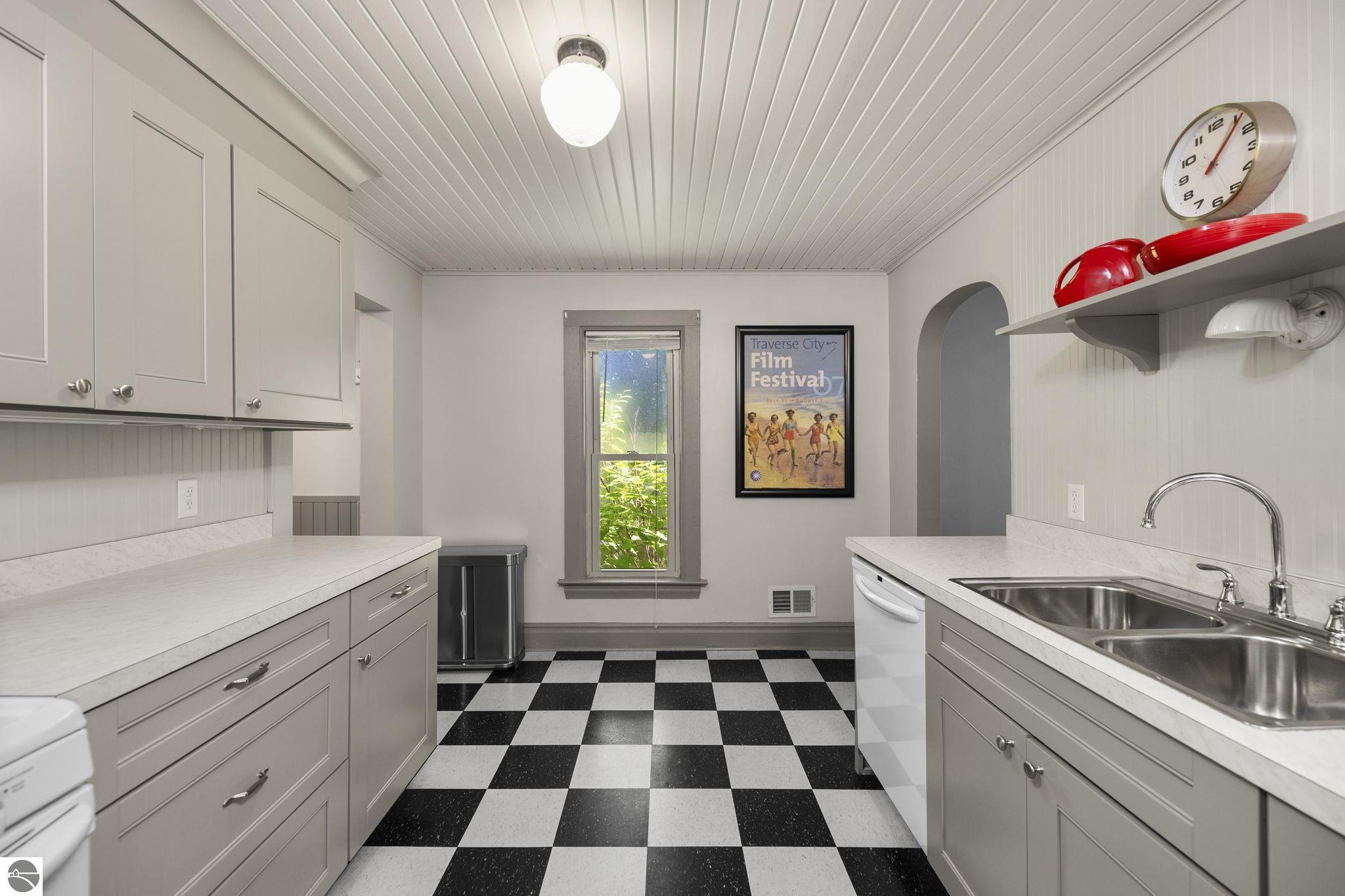 637,639,641 E Eighth Street, Traverse City