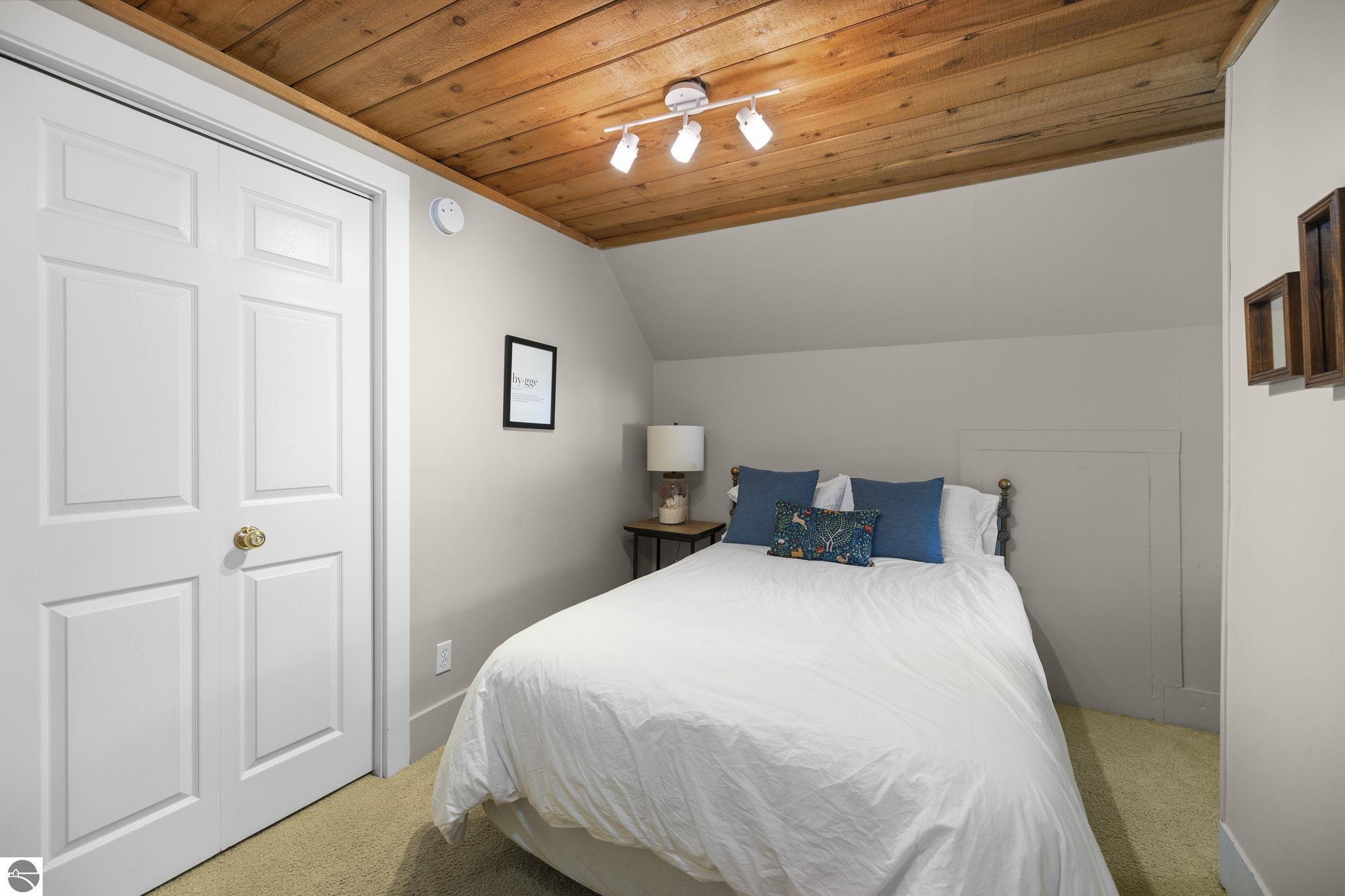 637,639,641 E Eighth Street, Traverse City