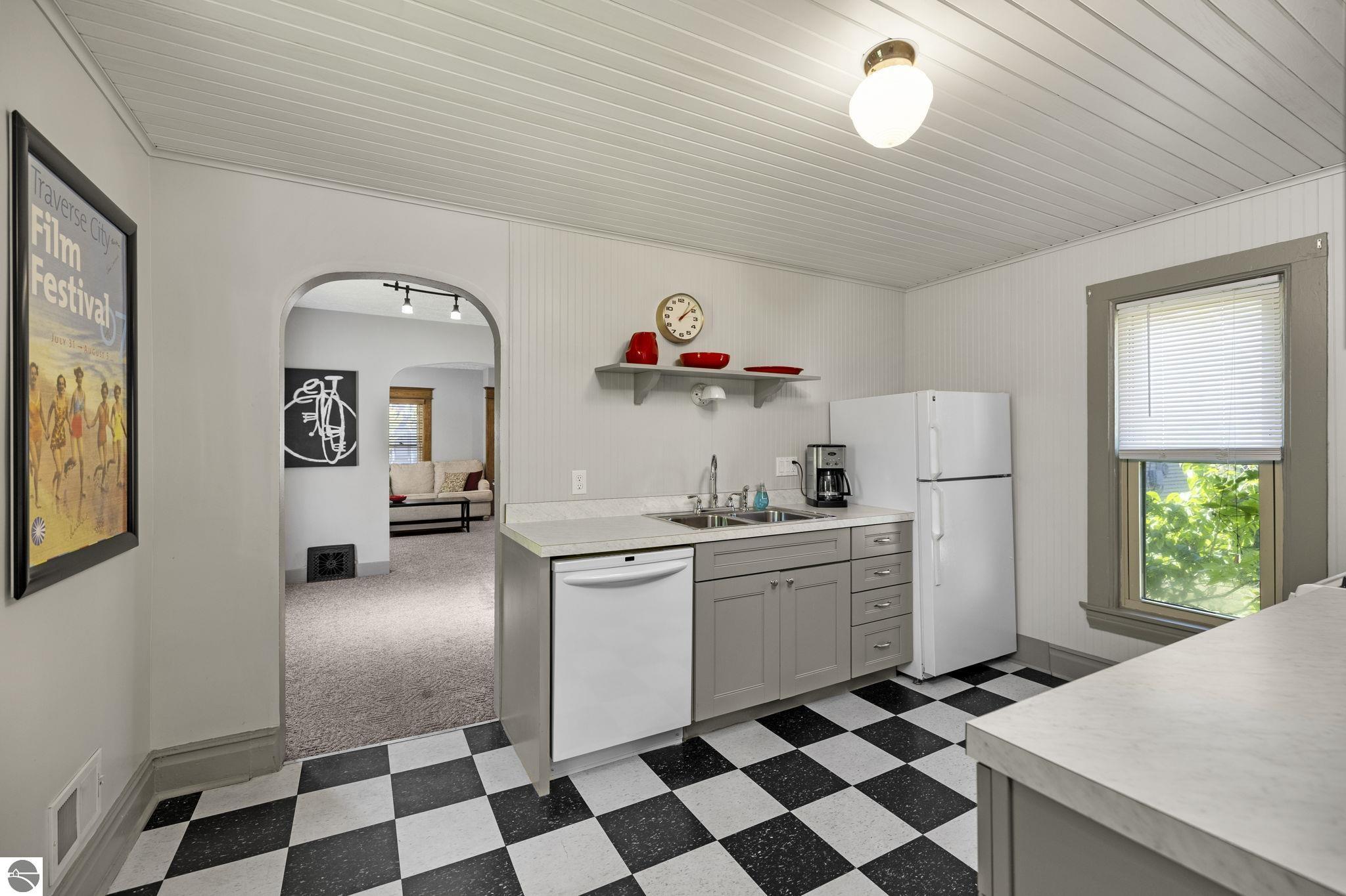 637,639,641 E Eighth Street, Traverse City