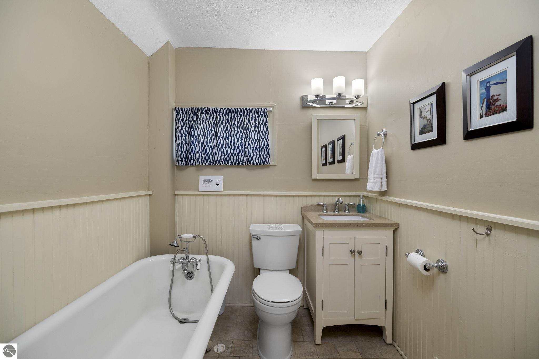 637,639,641 E Eighth Street, Traverse City