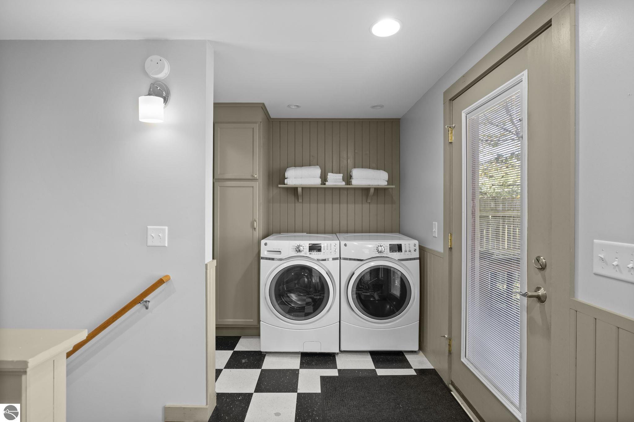 637,639,641 E Eighth Street, Traverse City