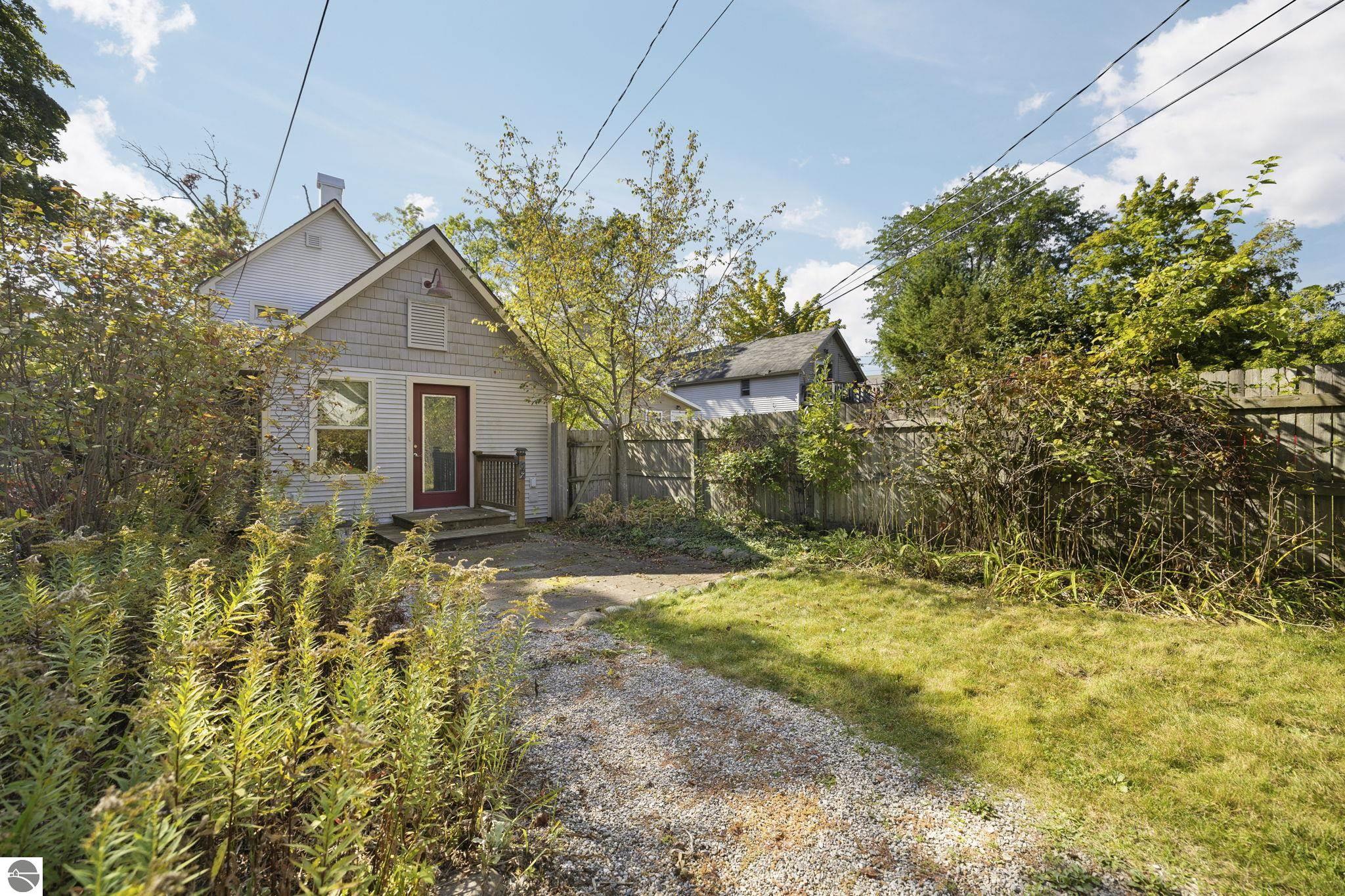 637,639,641 E Eighth Street, Traverse City