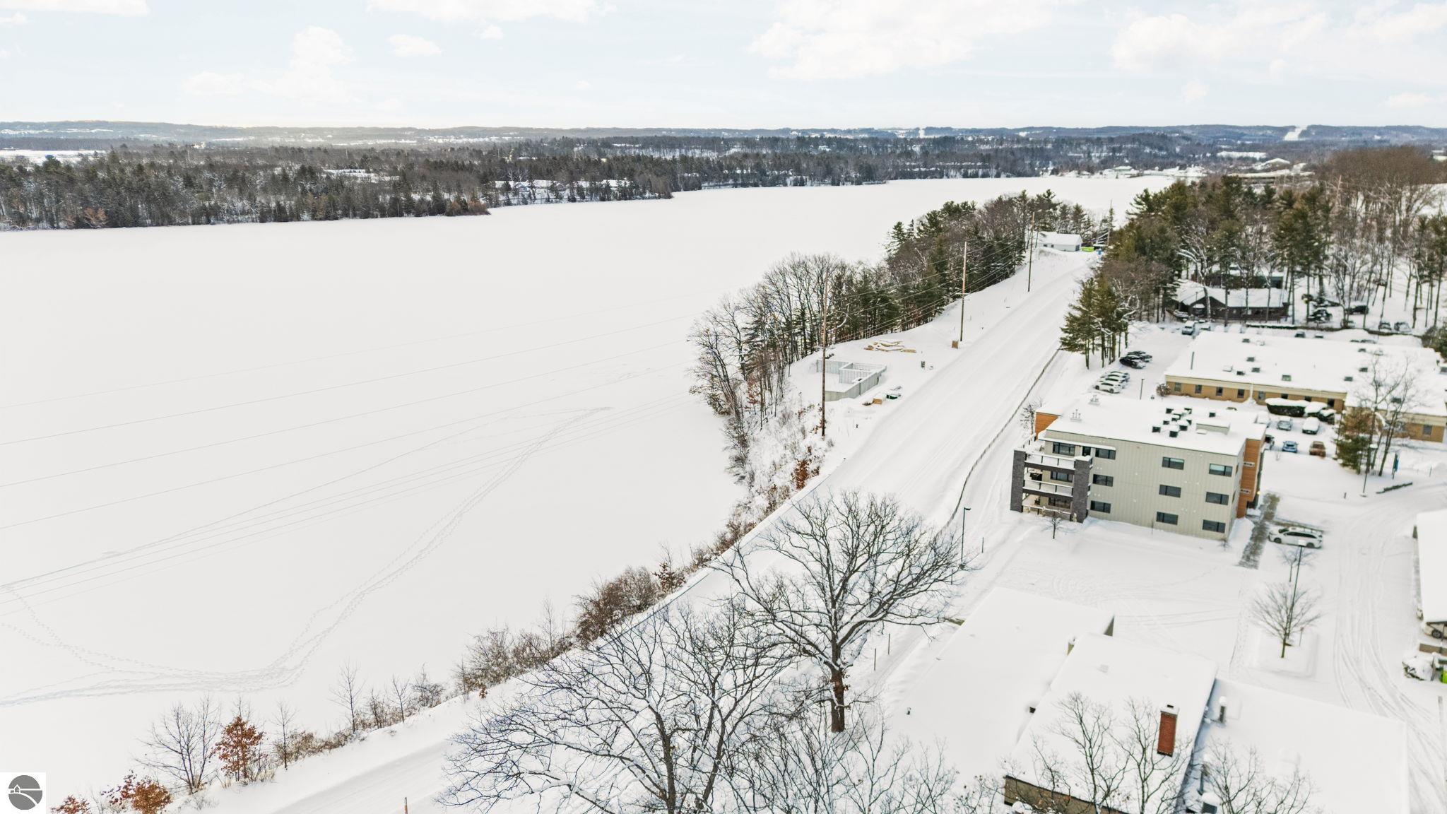 225 E Seventeenth Street # 3C