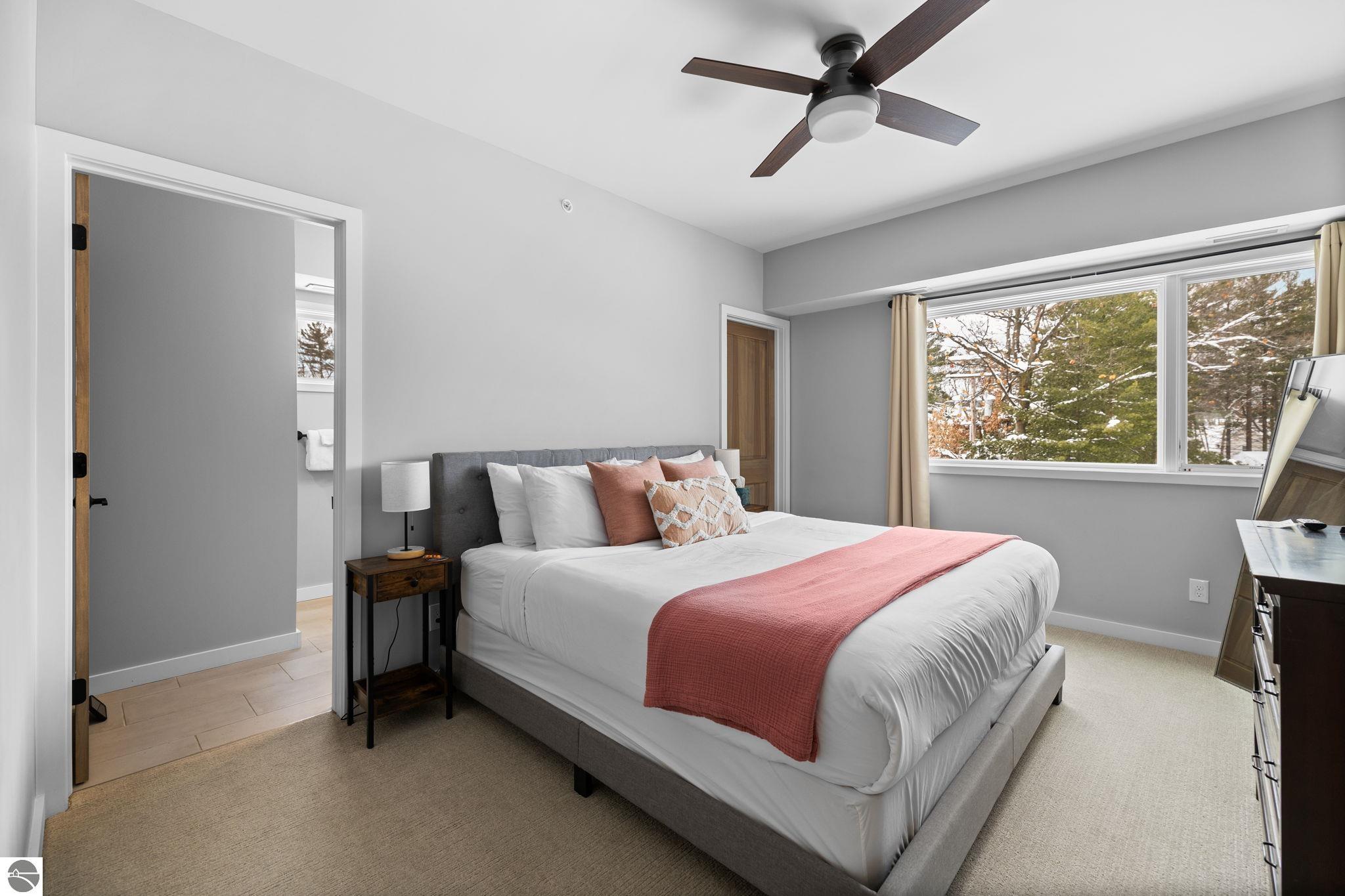 225 E Seventeenth Street # 3C