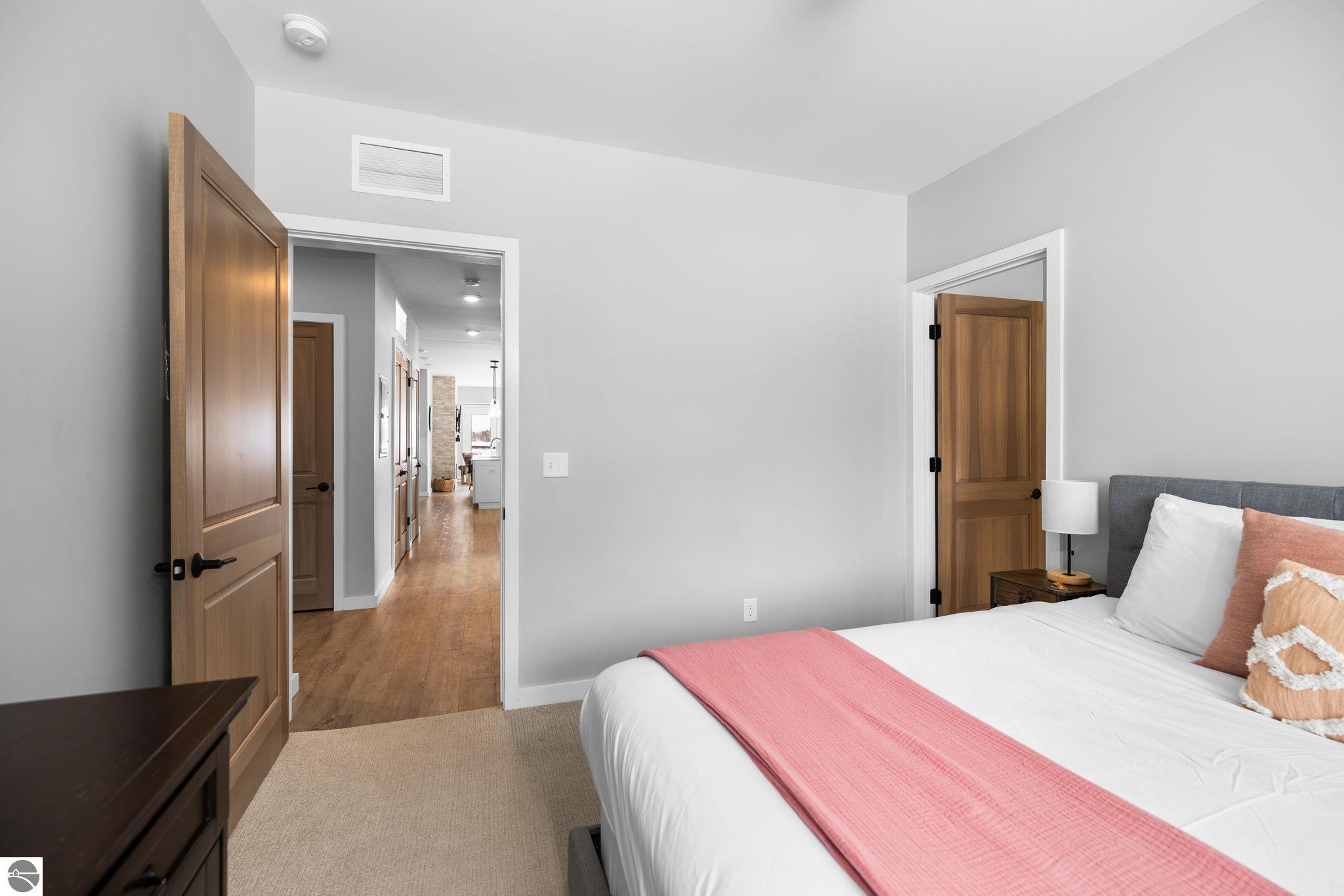 225 E Seventeenth Street # 3C