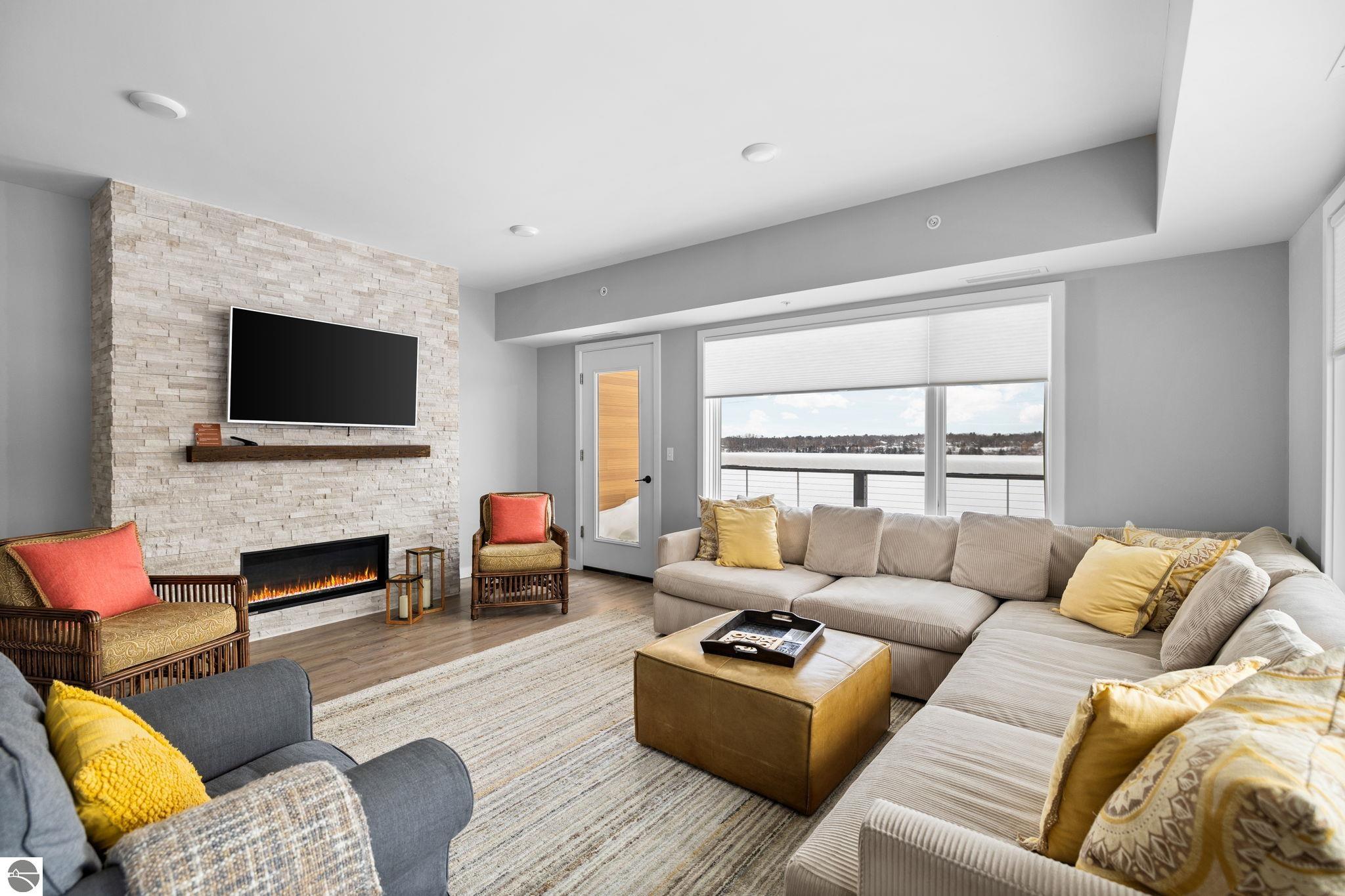 225 E Seventeenth Street # 3C