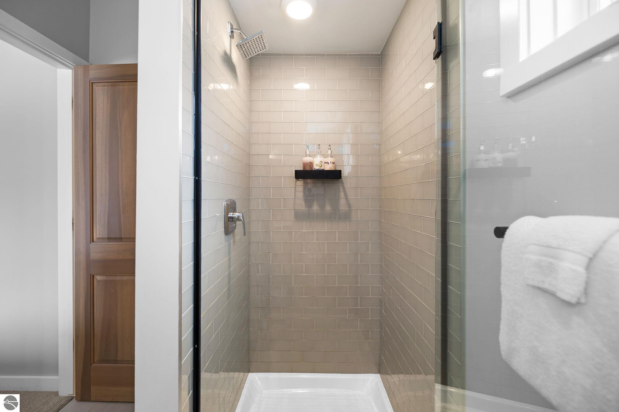 225 E Seventeenth Street # 3C