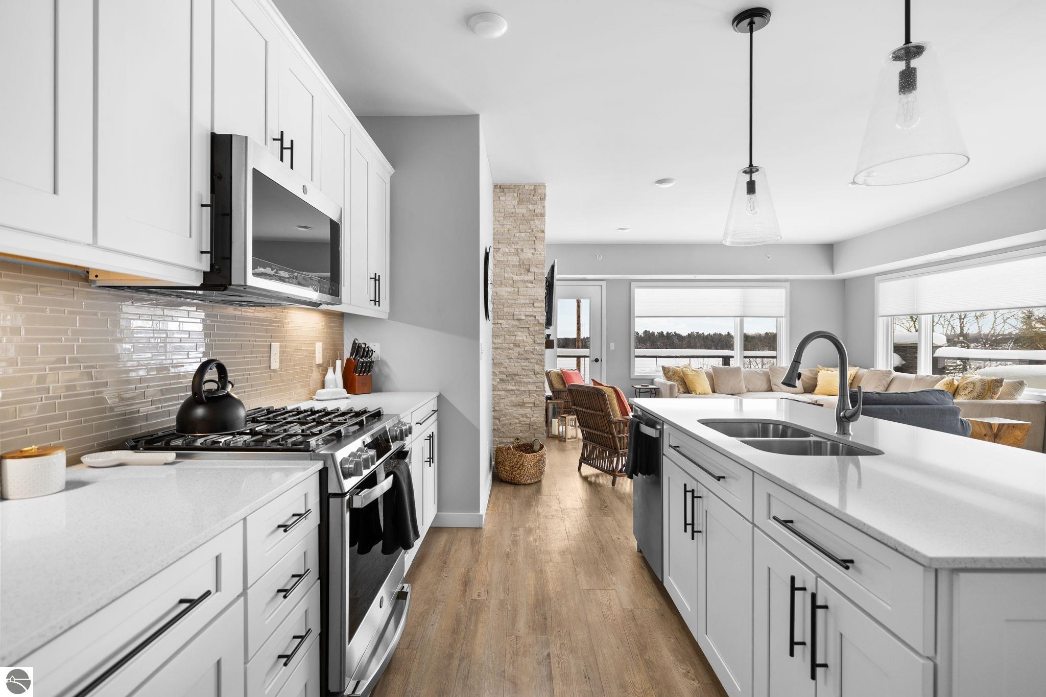 225 E Seventeenth Street # 3C