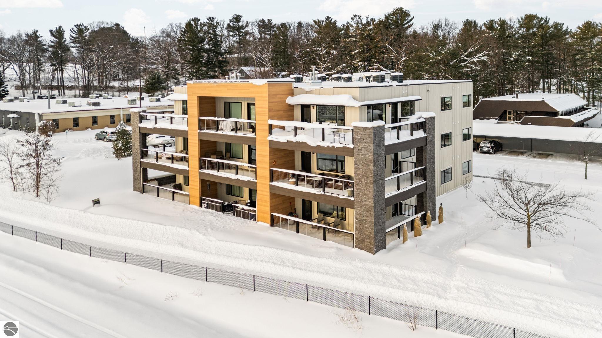 225 E Seventeenth Street # 3C