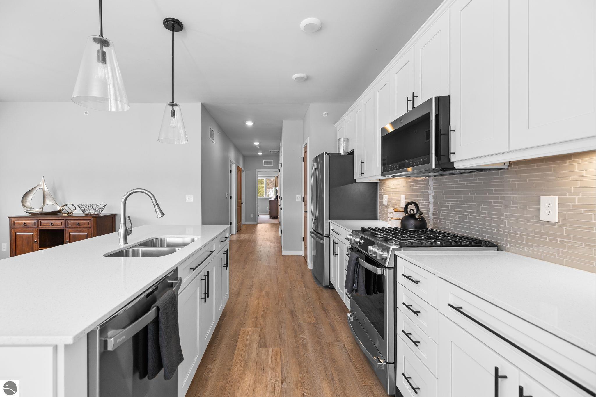 225 E Seventeenth Street # 3C