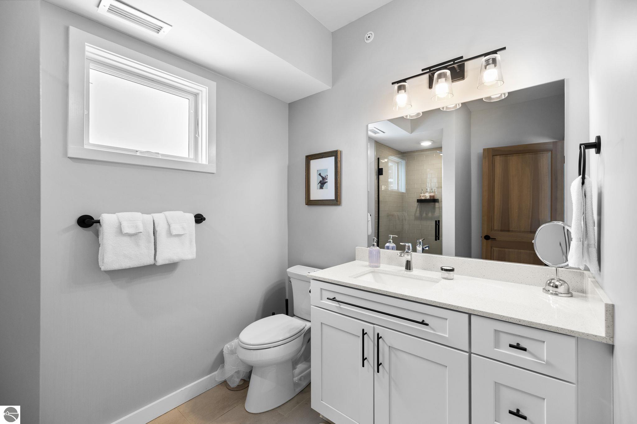 225 E Seventeenth Street # 3C