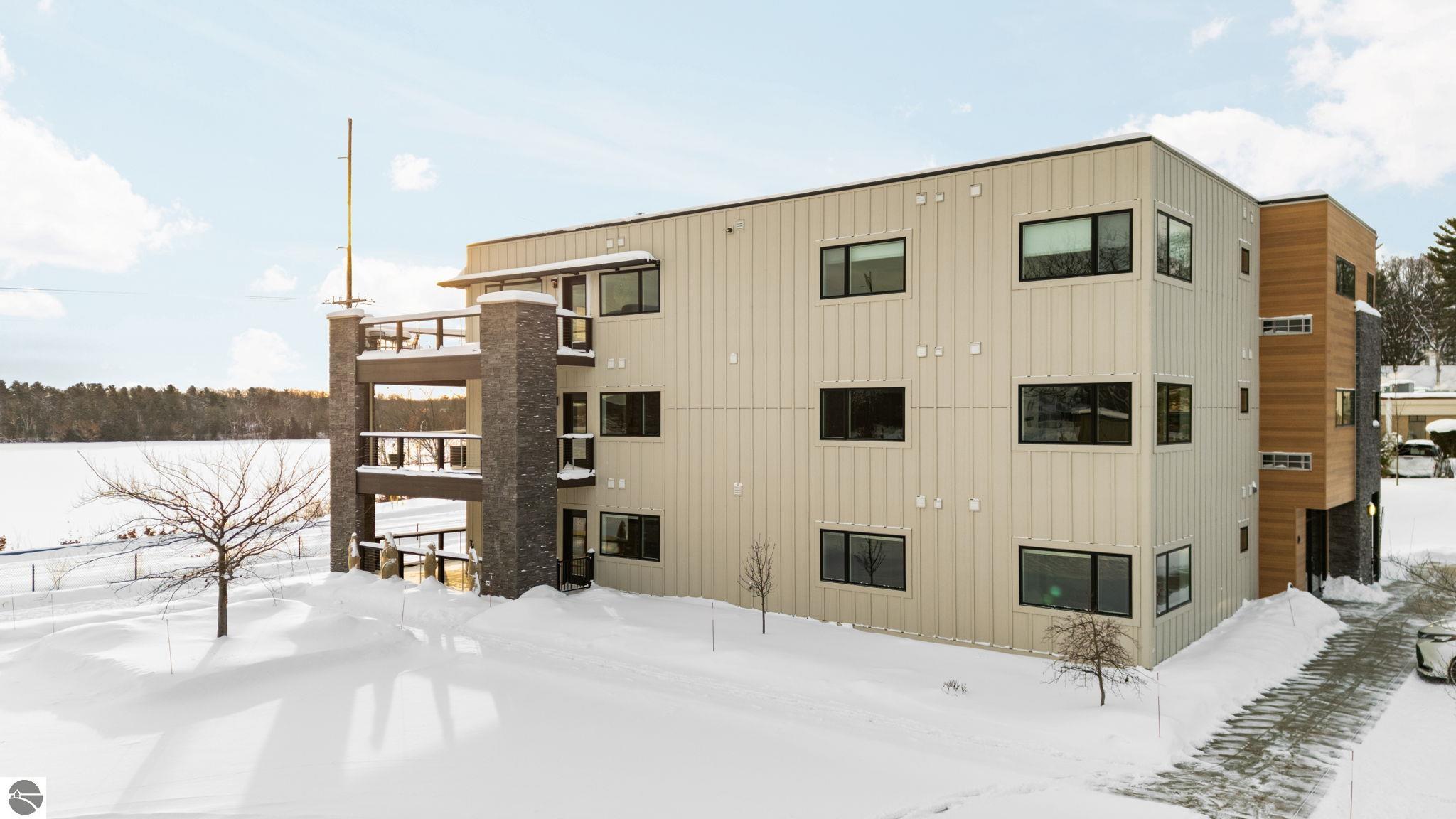 225 E Seventeenth Street # 3C