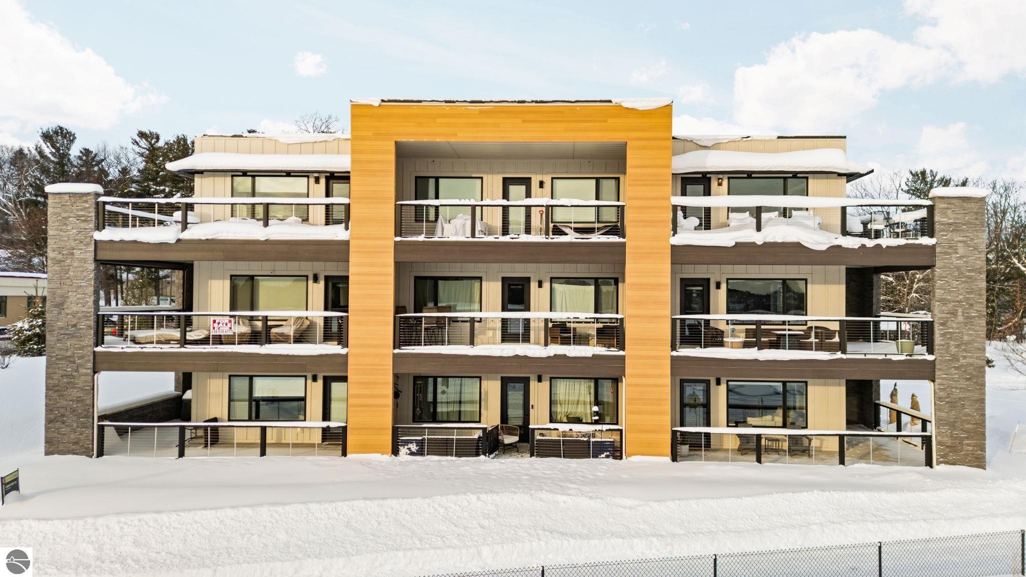 225 E Seventeenth Street # 3C