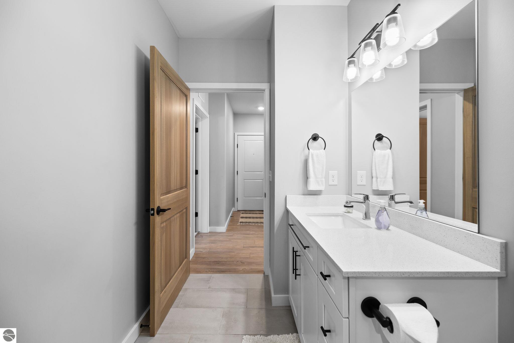 225 E Seventeenth Street # 3C