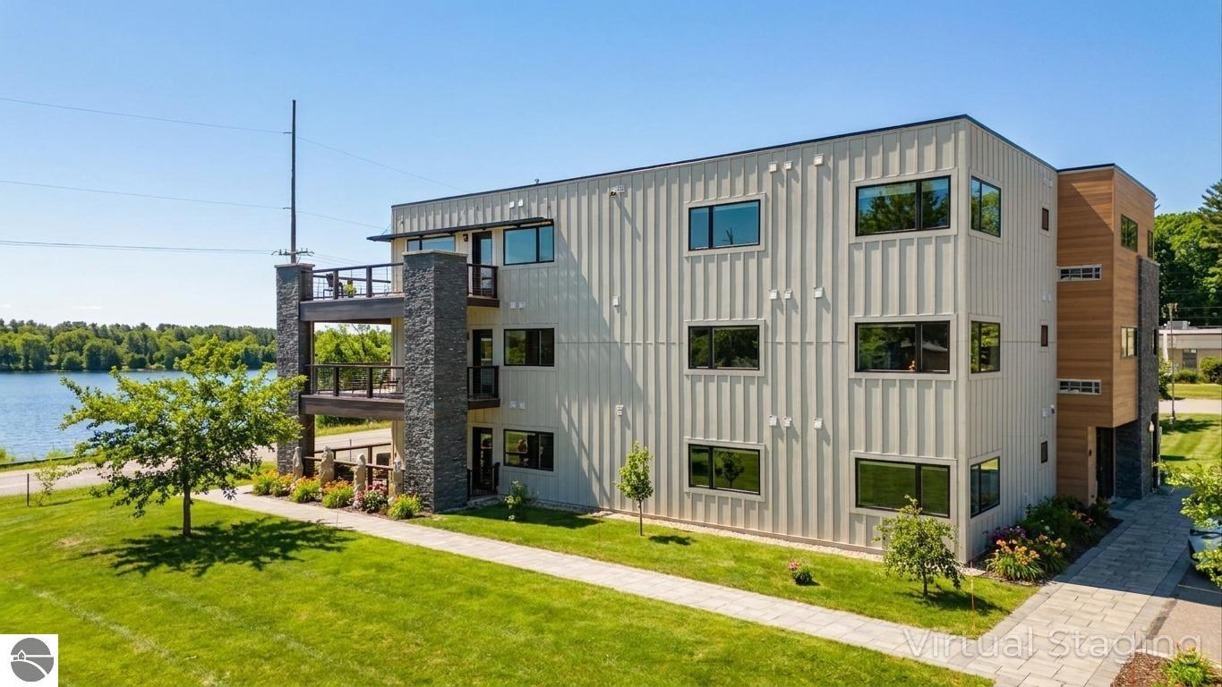 225 E Seventeenth Street # 3C