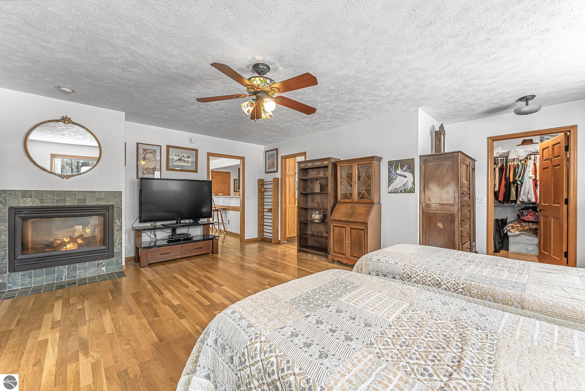 420 W Beech Bark Trail