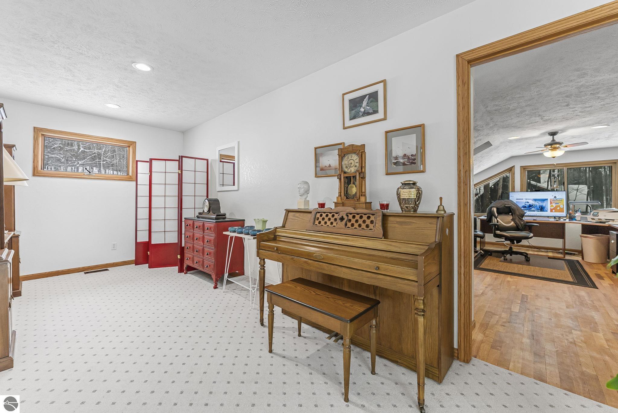 420 W Beech Bark Trail