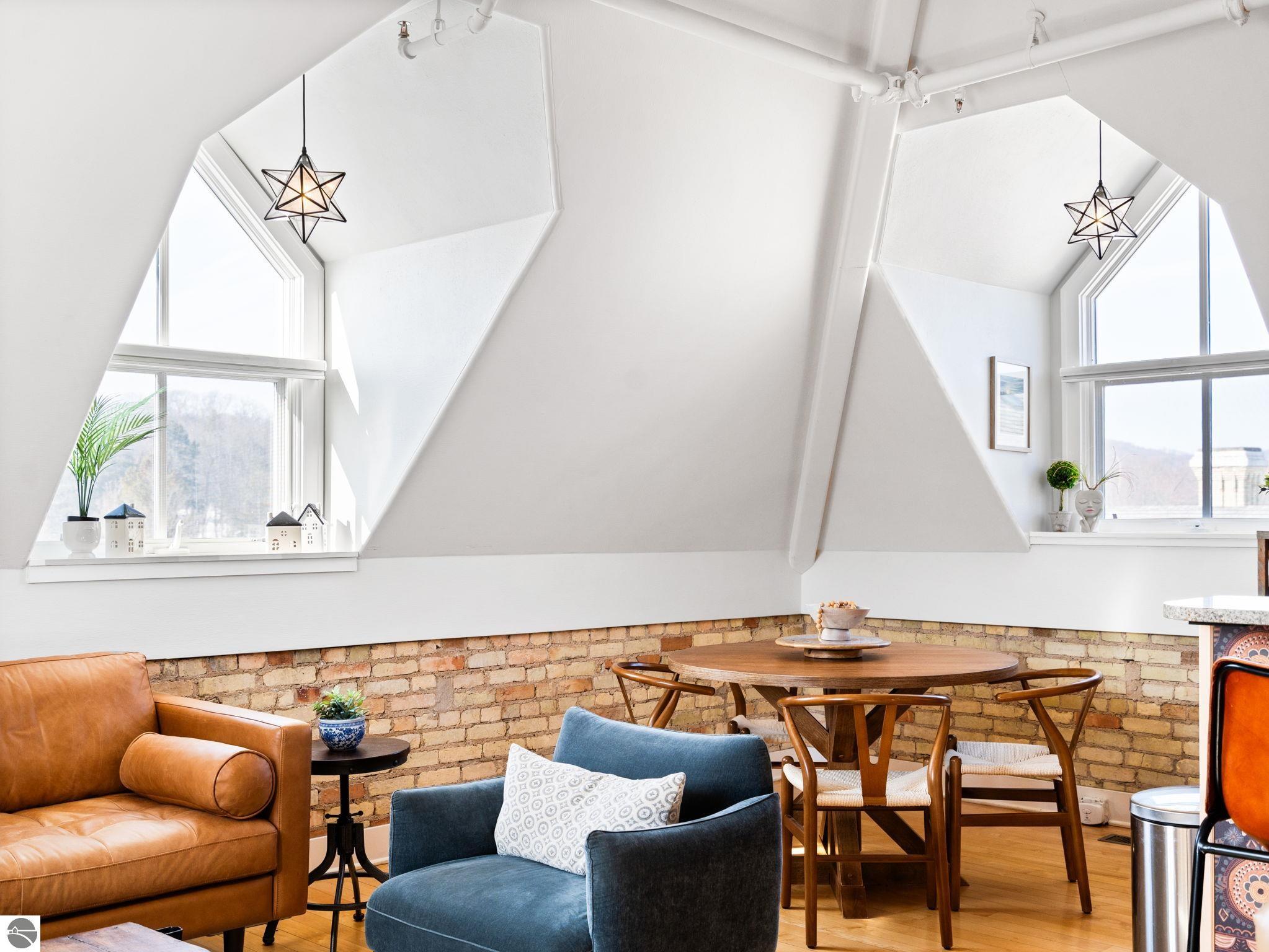 800 Cottageview Drive # 403