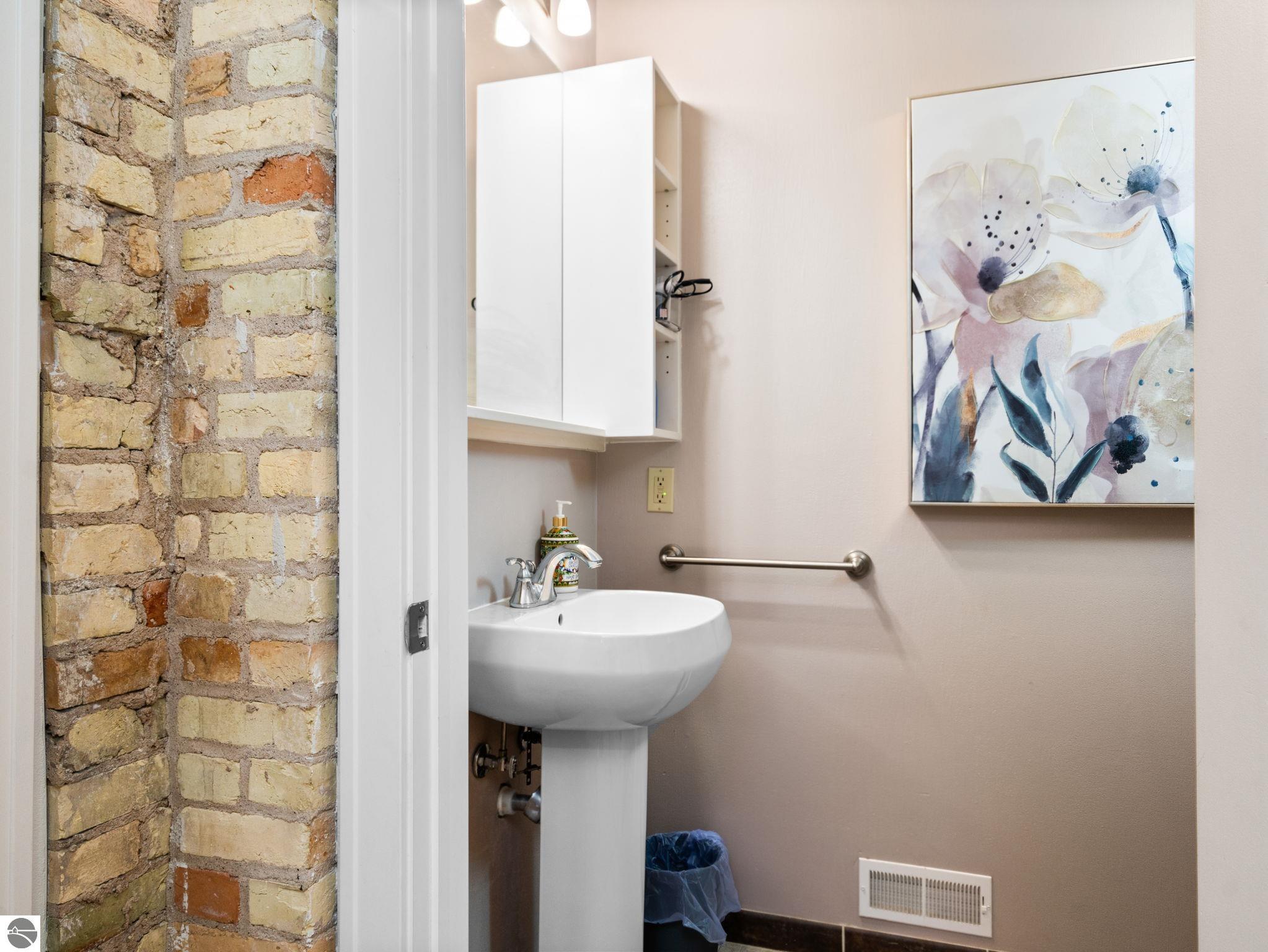 800 Cottageview Drive # 403