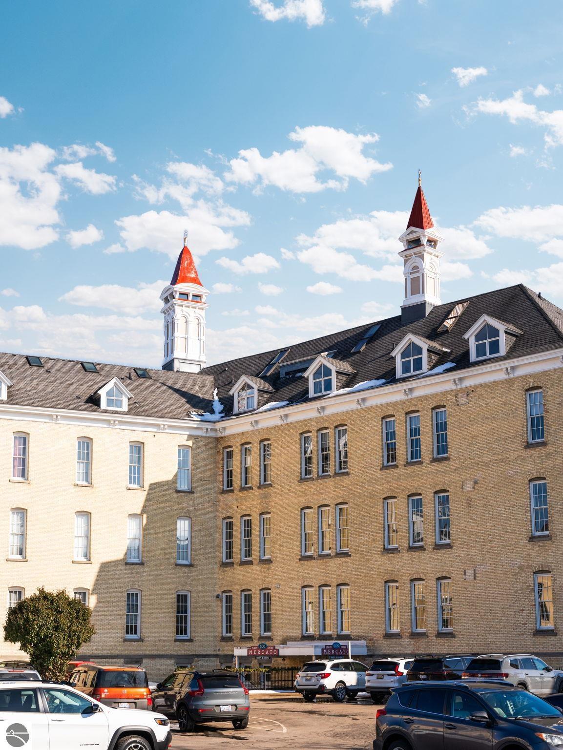 800 Cottageview Drive # 403