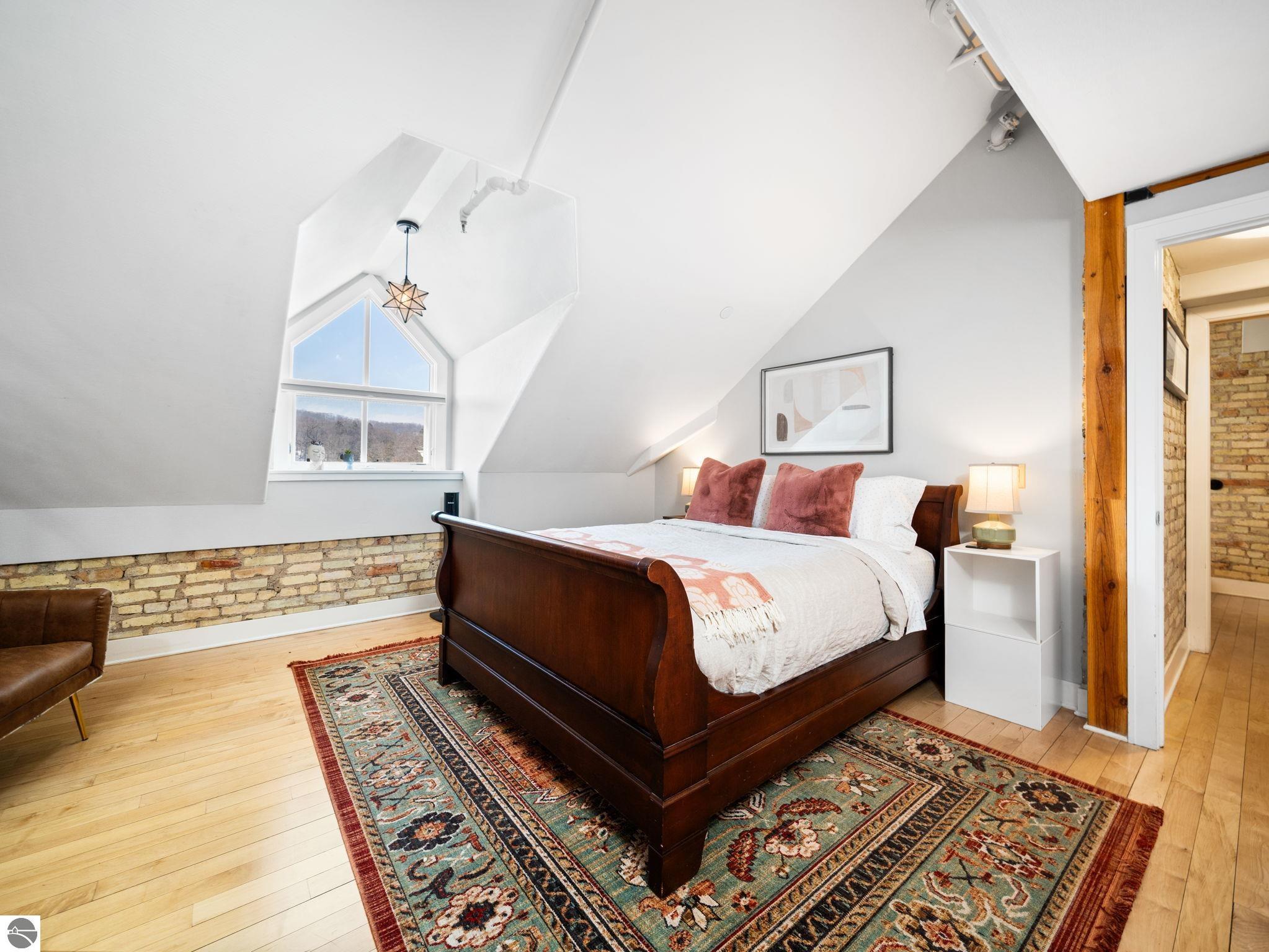 800 Cottageview Drive # 403