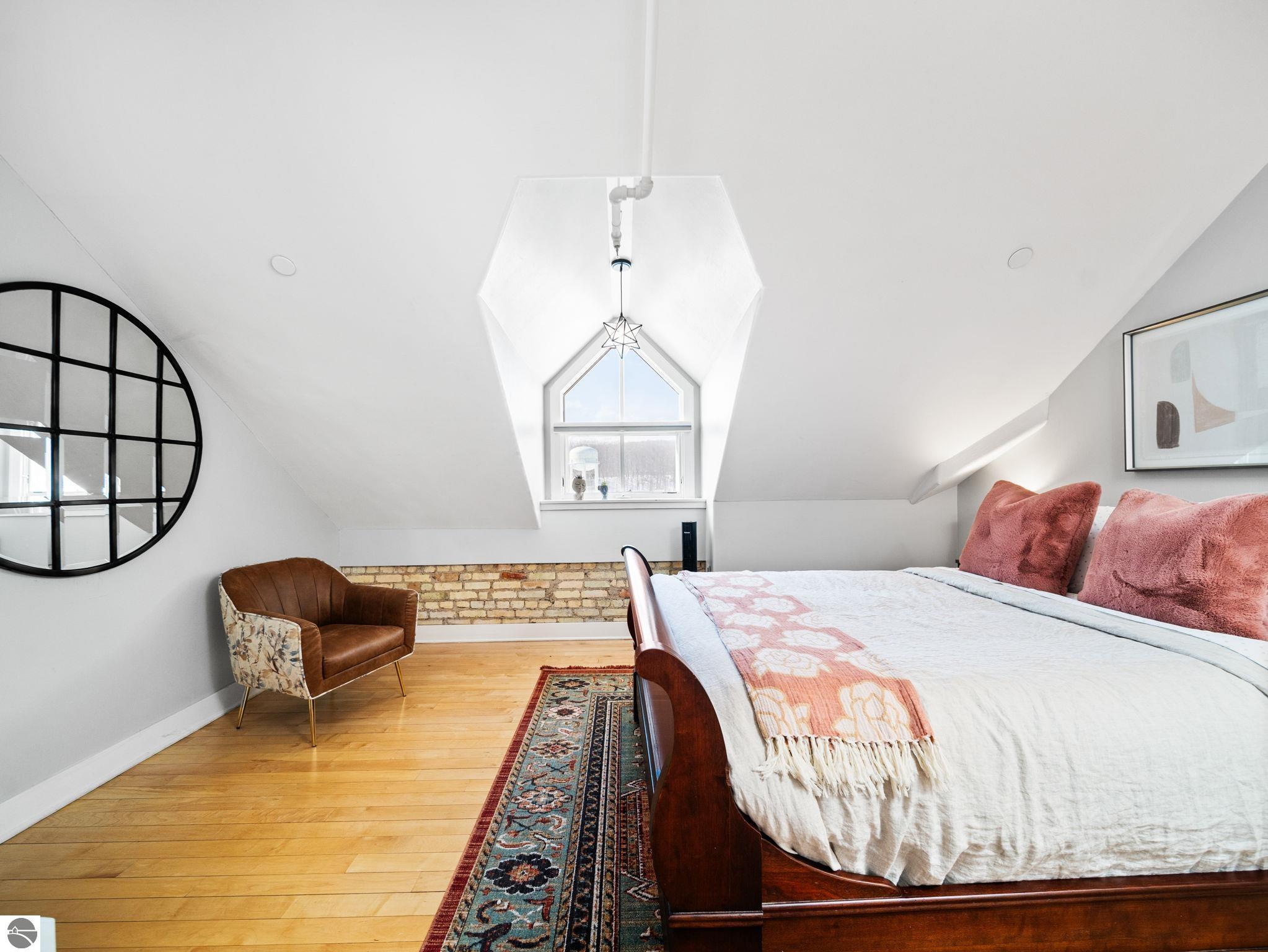 800 Cottageview Drive # 403