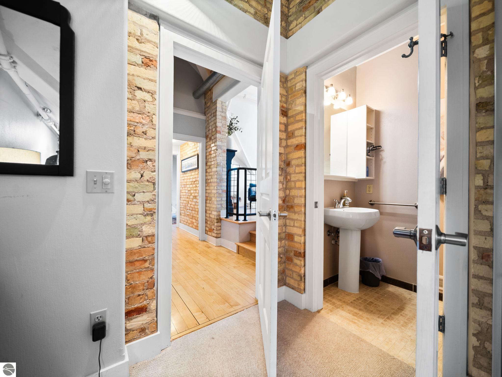 800 Cottageview Drive # 403