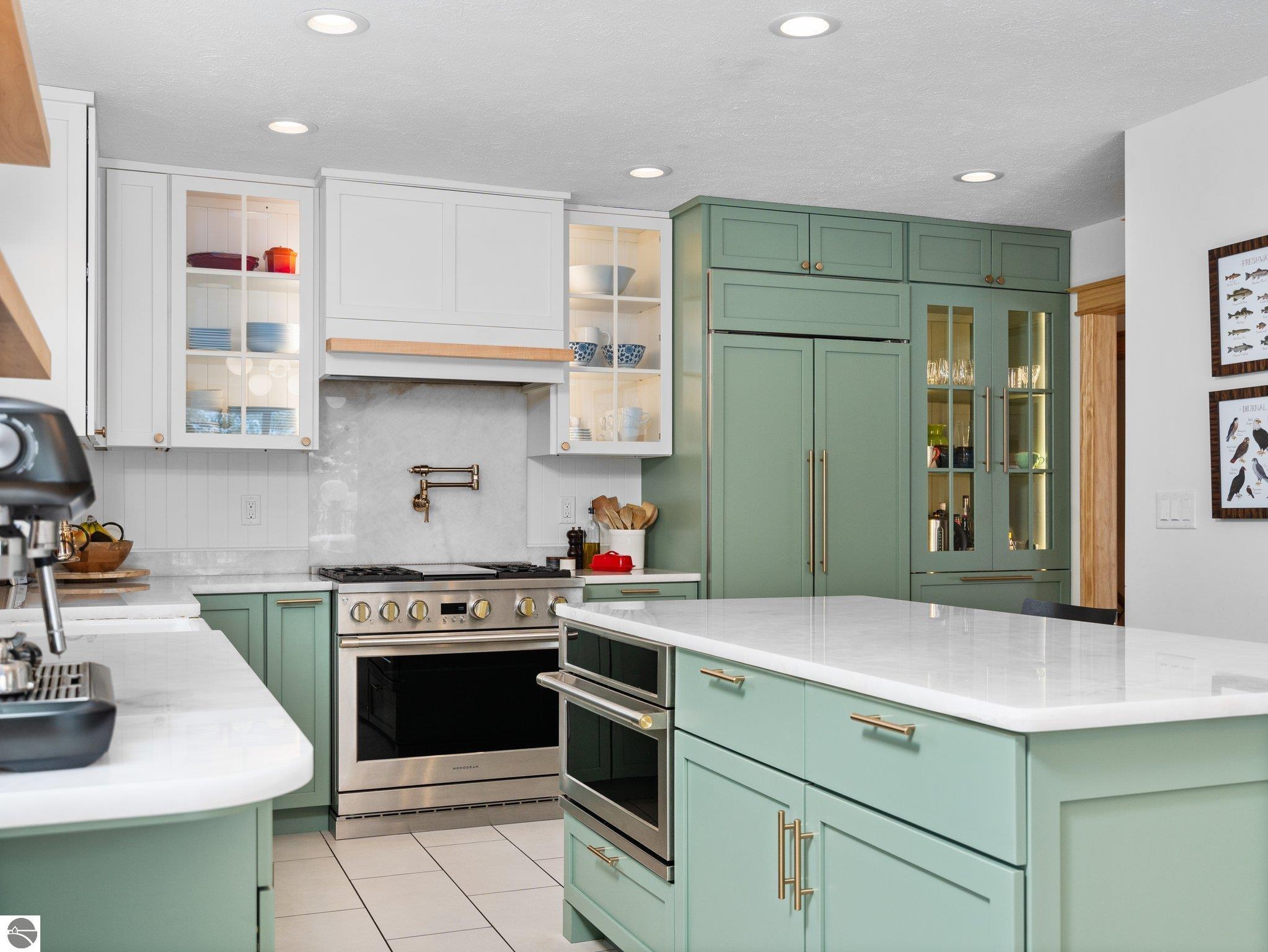 7135 E Birch Point Road