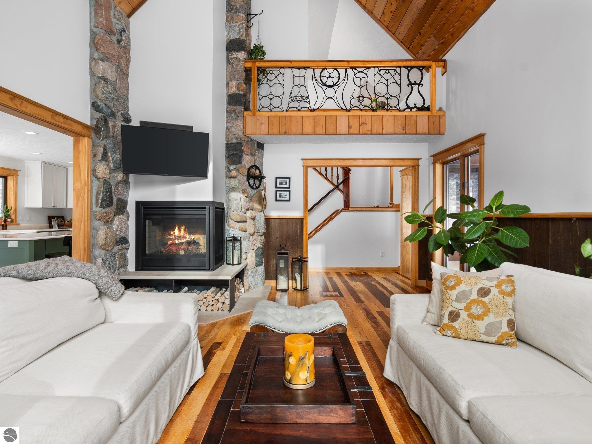 7135 E Birch Point Road