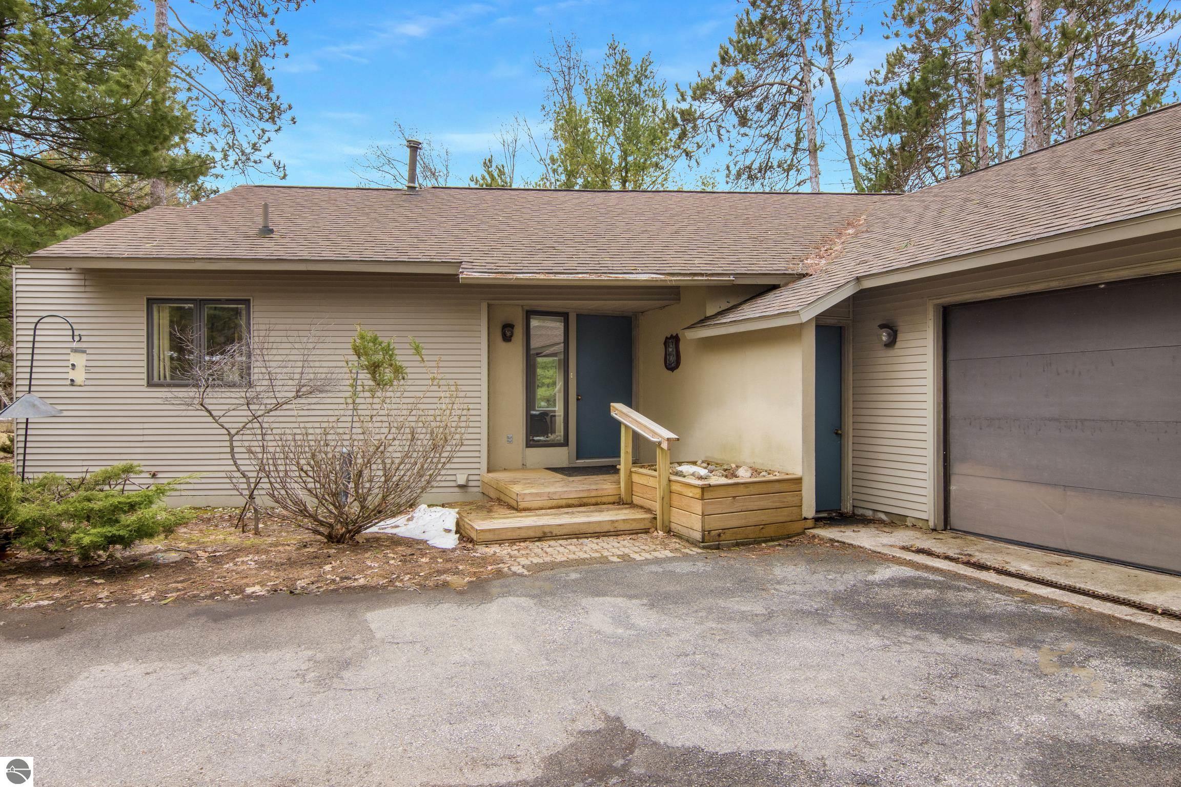 4165 Holiday North Court