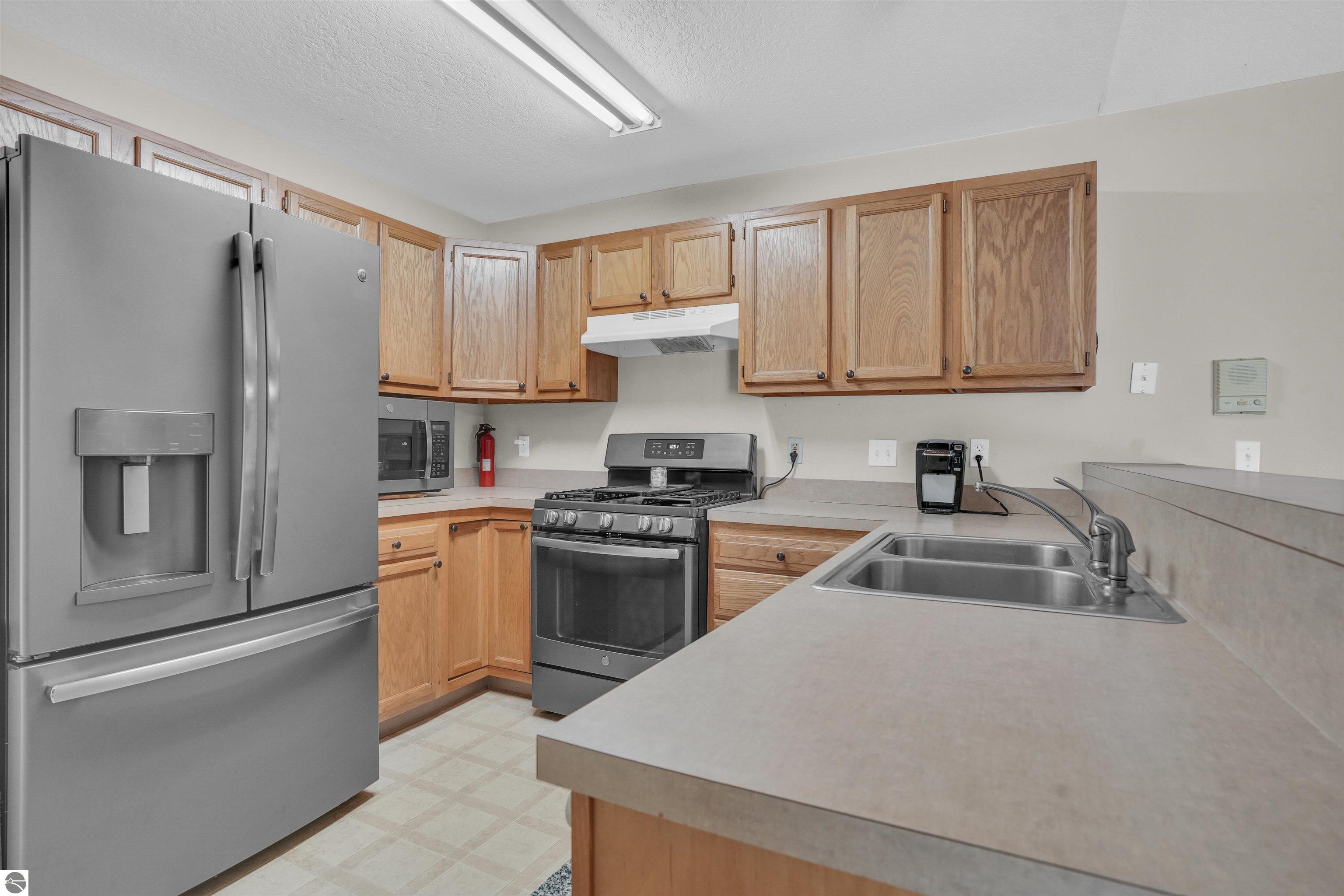 895 Meadowview Court