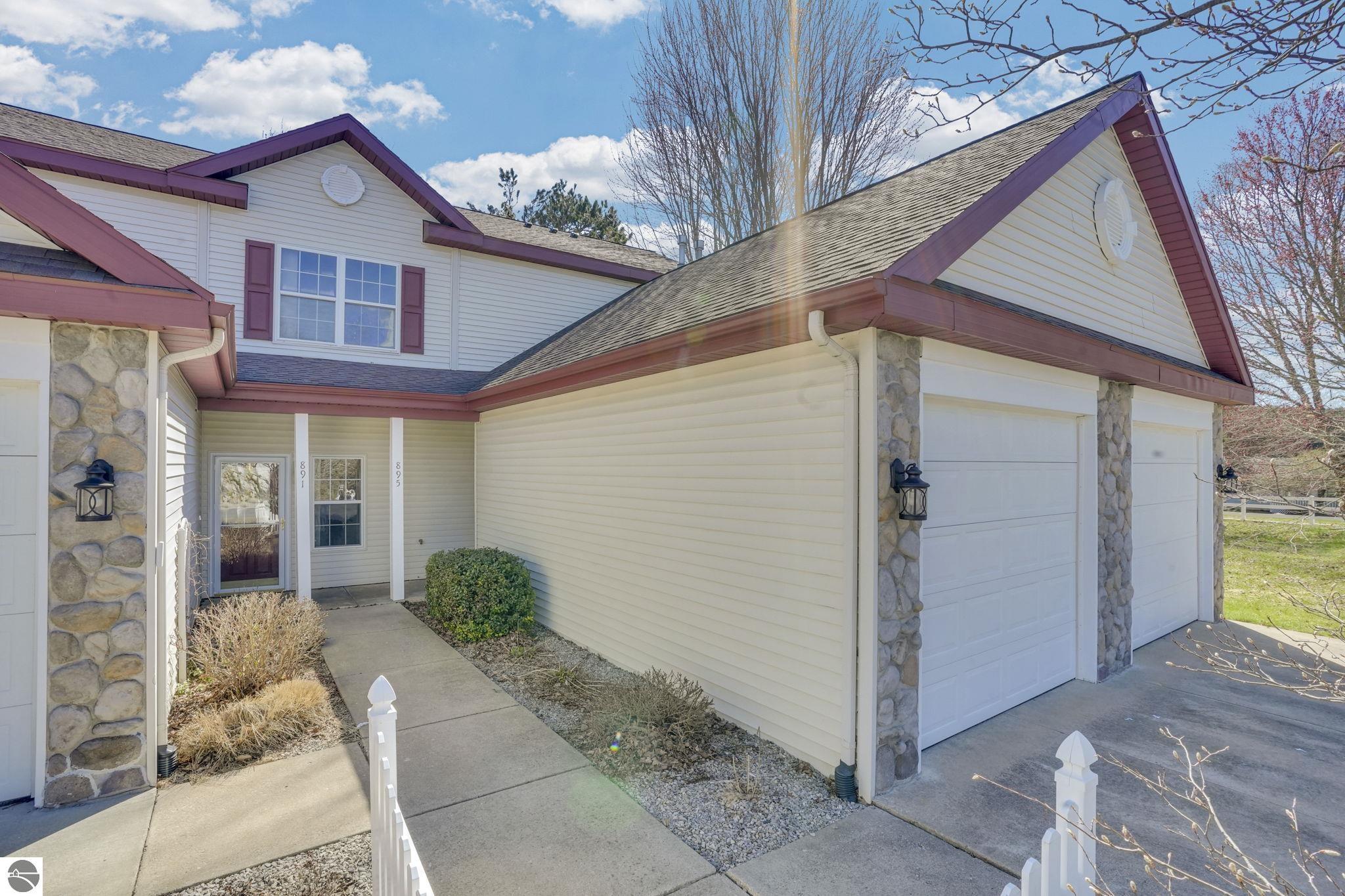 895 Meadowview Court