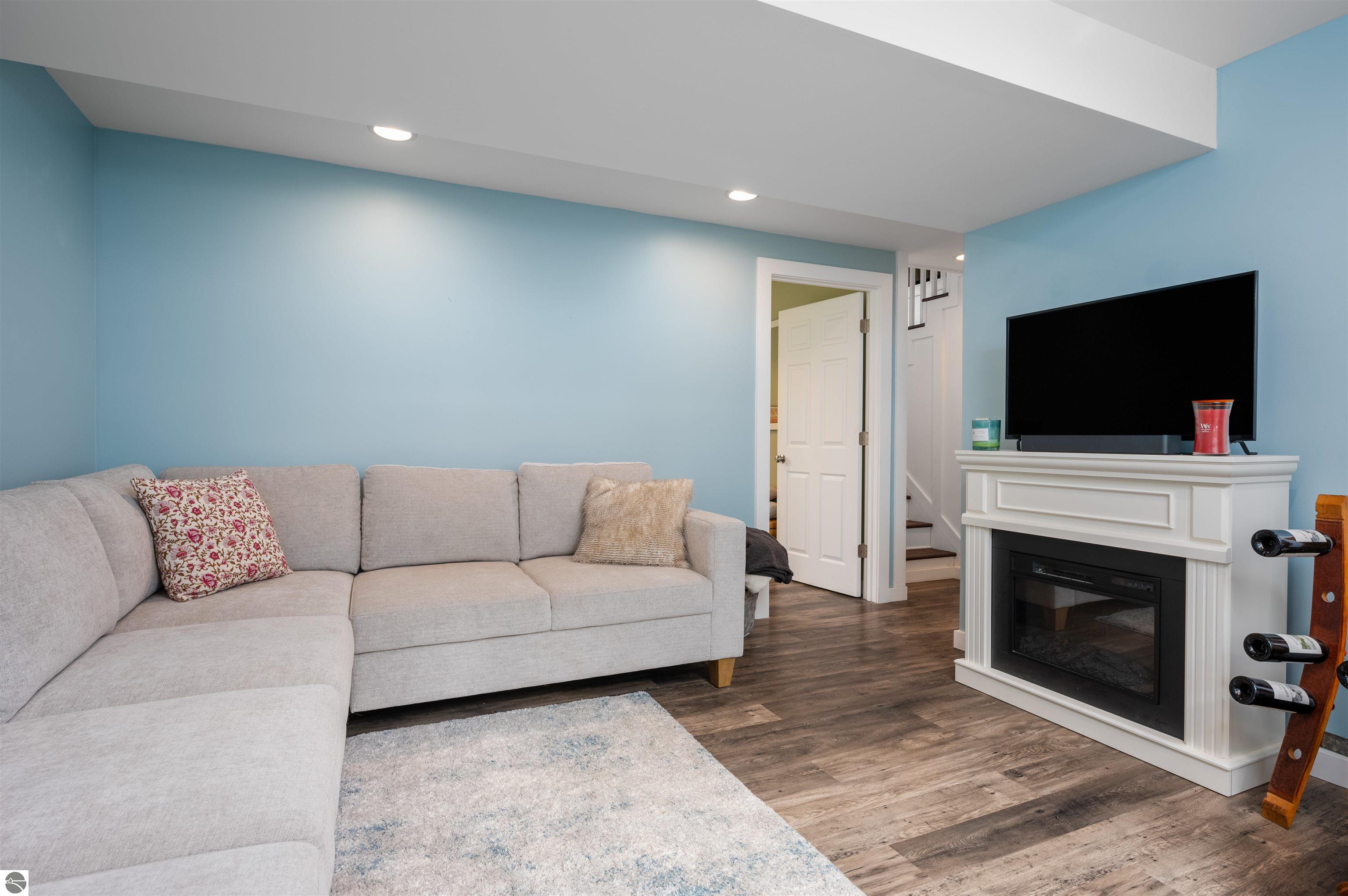 4005 Hearthside Drive