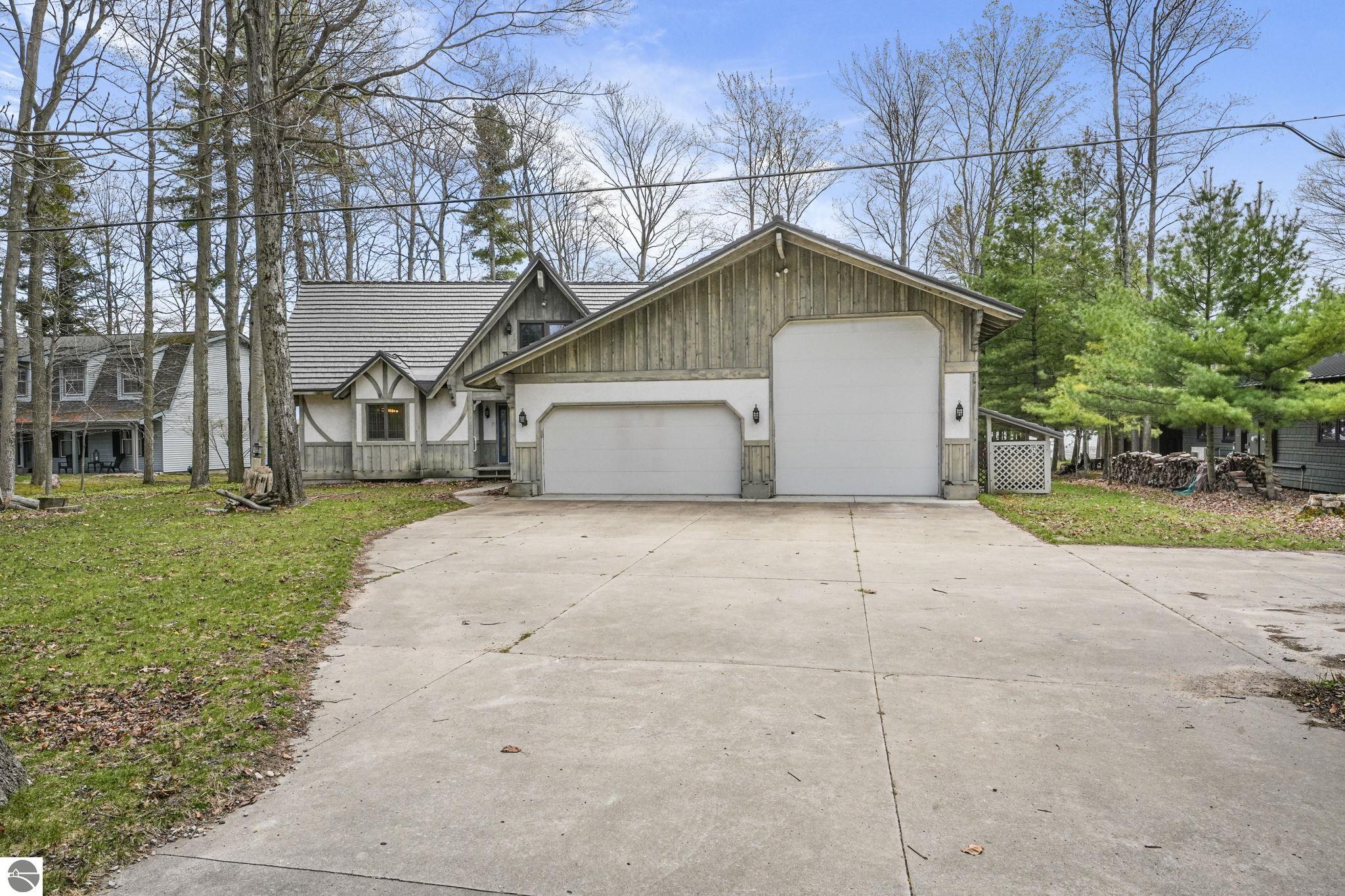 45 W Traverse Lake Road