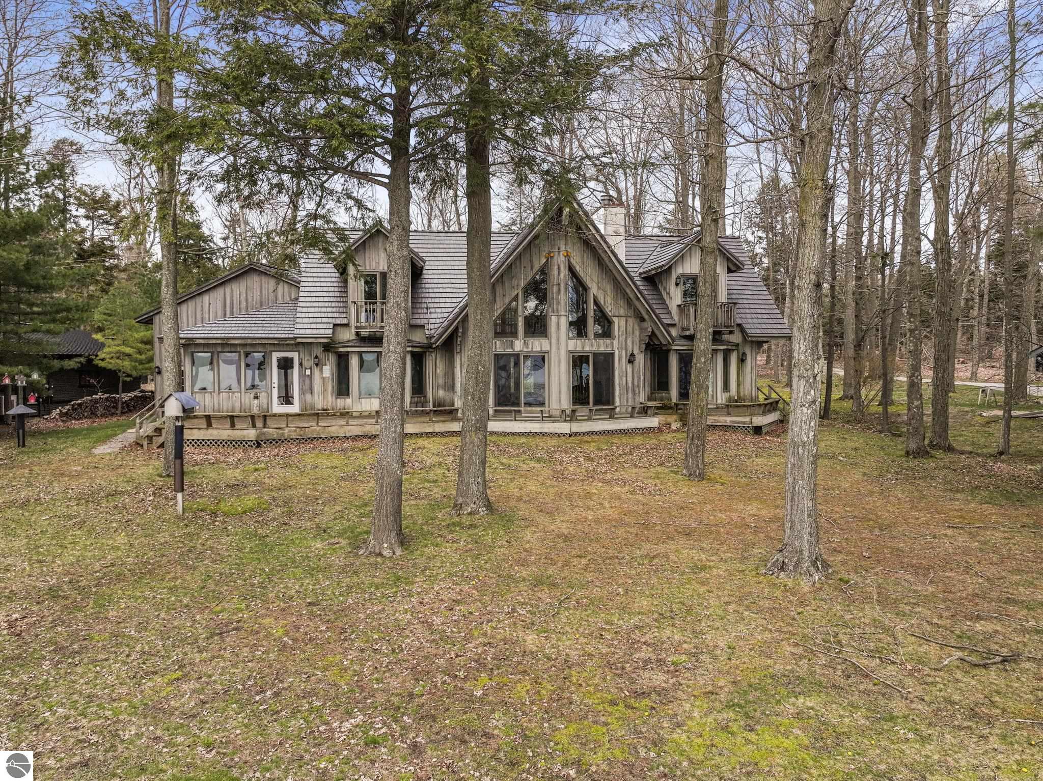 45 W Traverse Lake Road