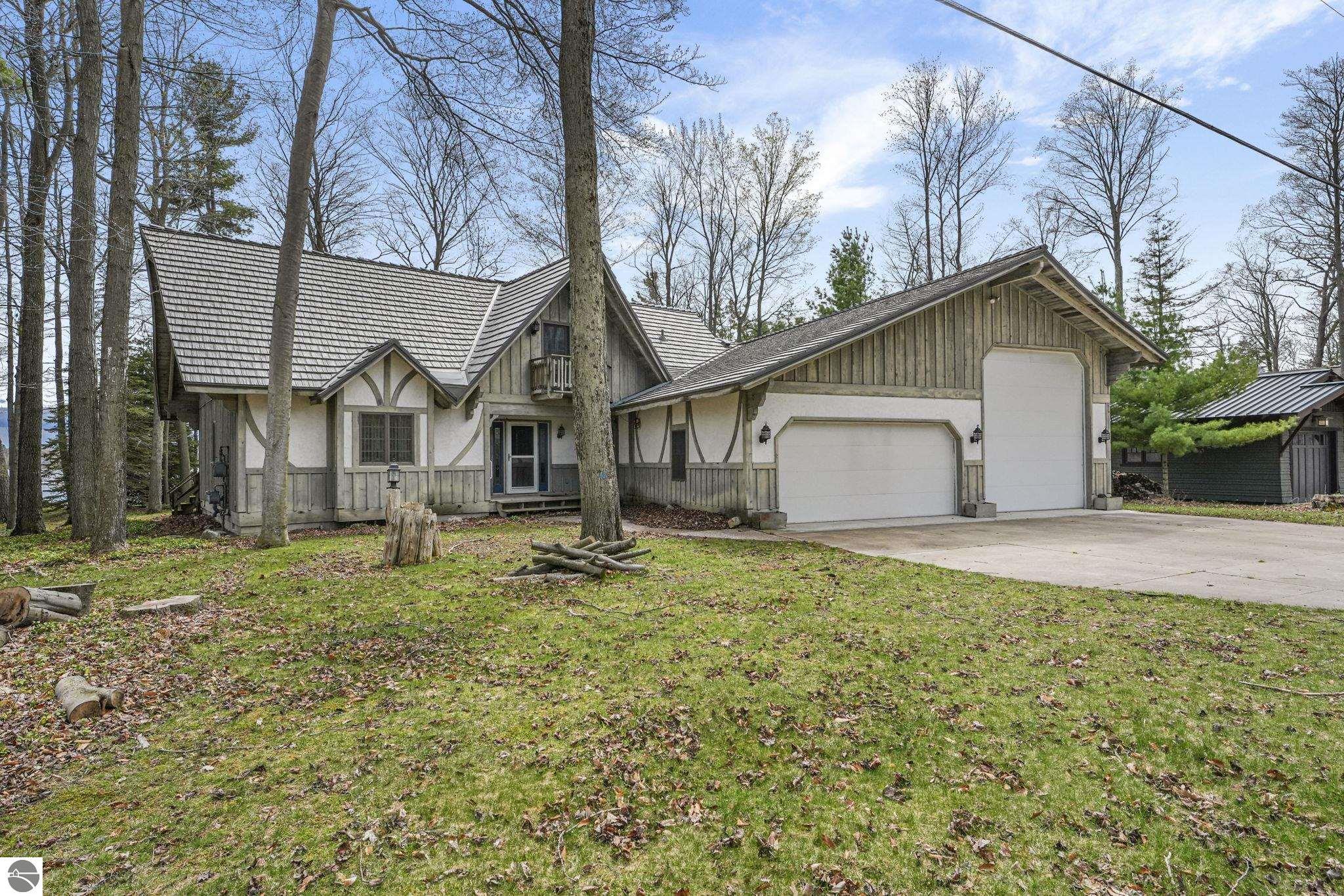 45 W Traverse Lake Road