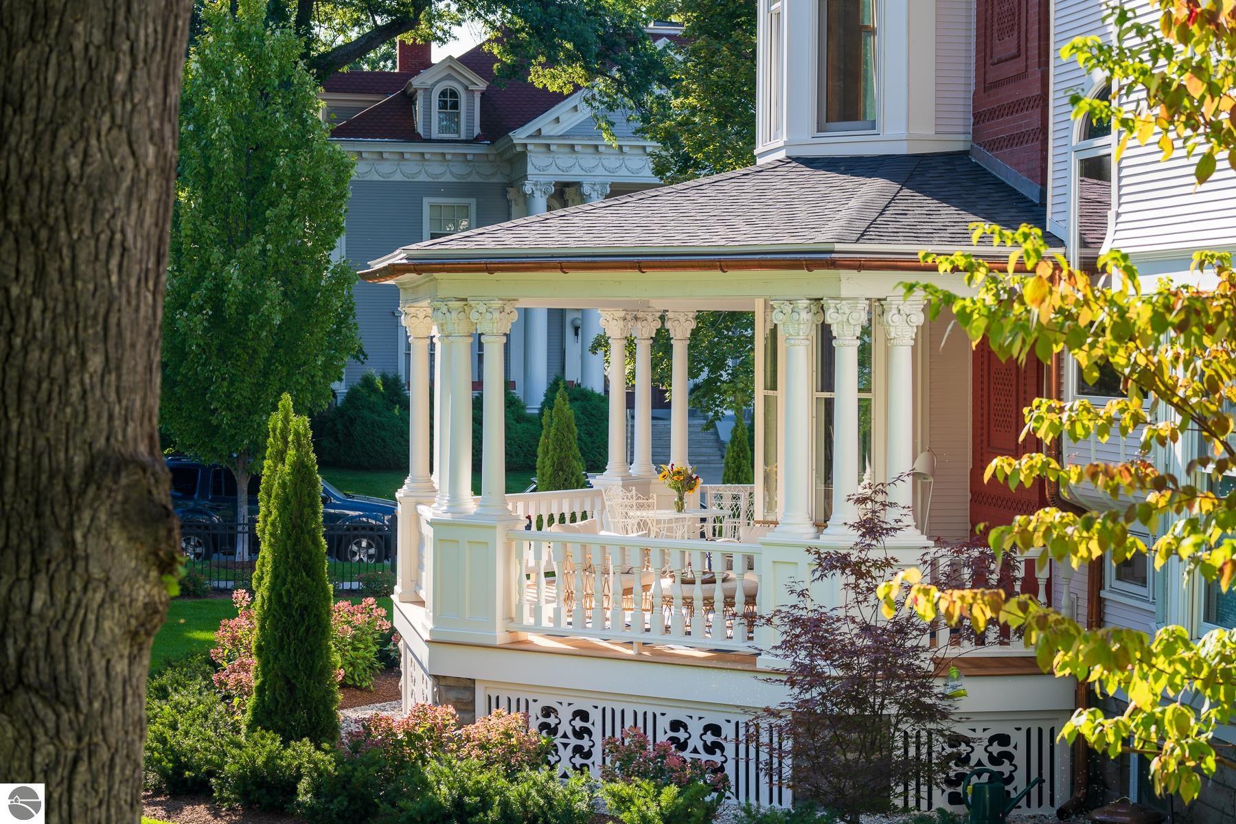 229 Wellington Street