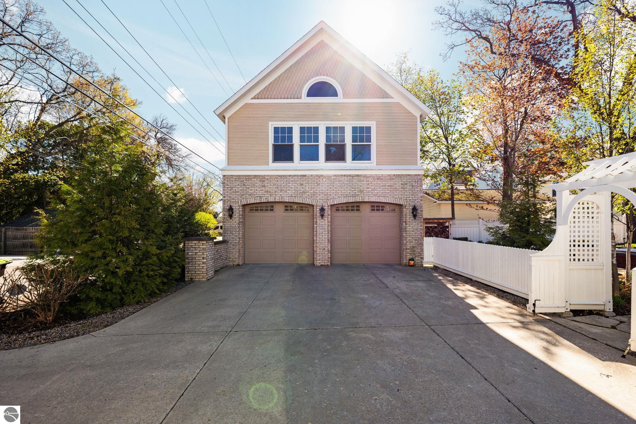 229 Wellington Street